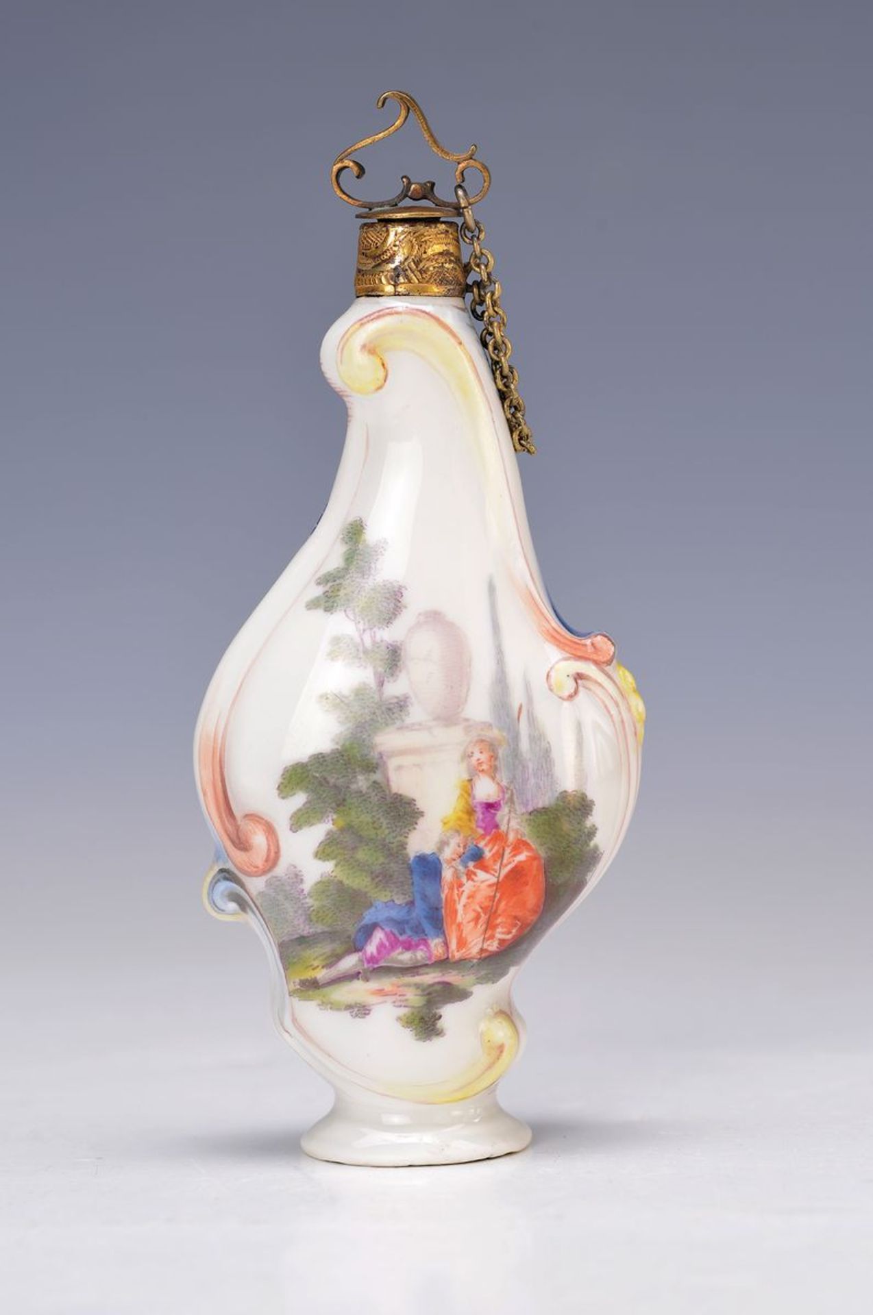 Flakon, Meissen, um 1730-35, Modell von JJ. Kaendler, Porzellan mit orig. vergoldeter Montierung,