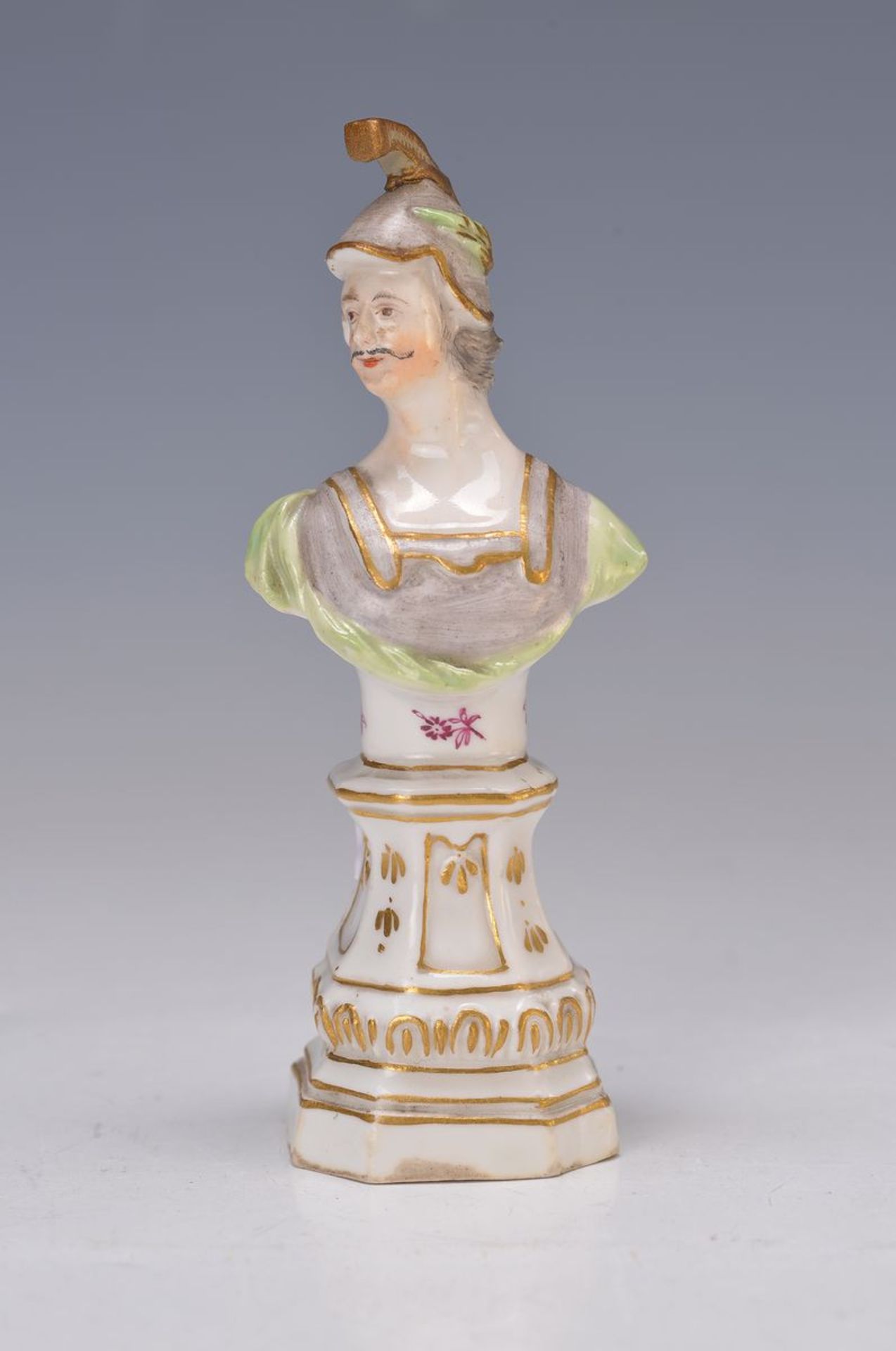 Porzellanfigur, Ludwigsburg, um 1750-56, Büste eines Kriegers, polychrom bemalt, Radmarke in