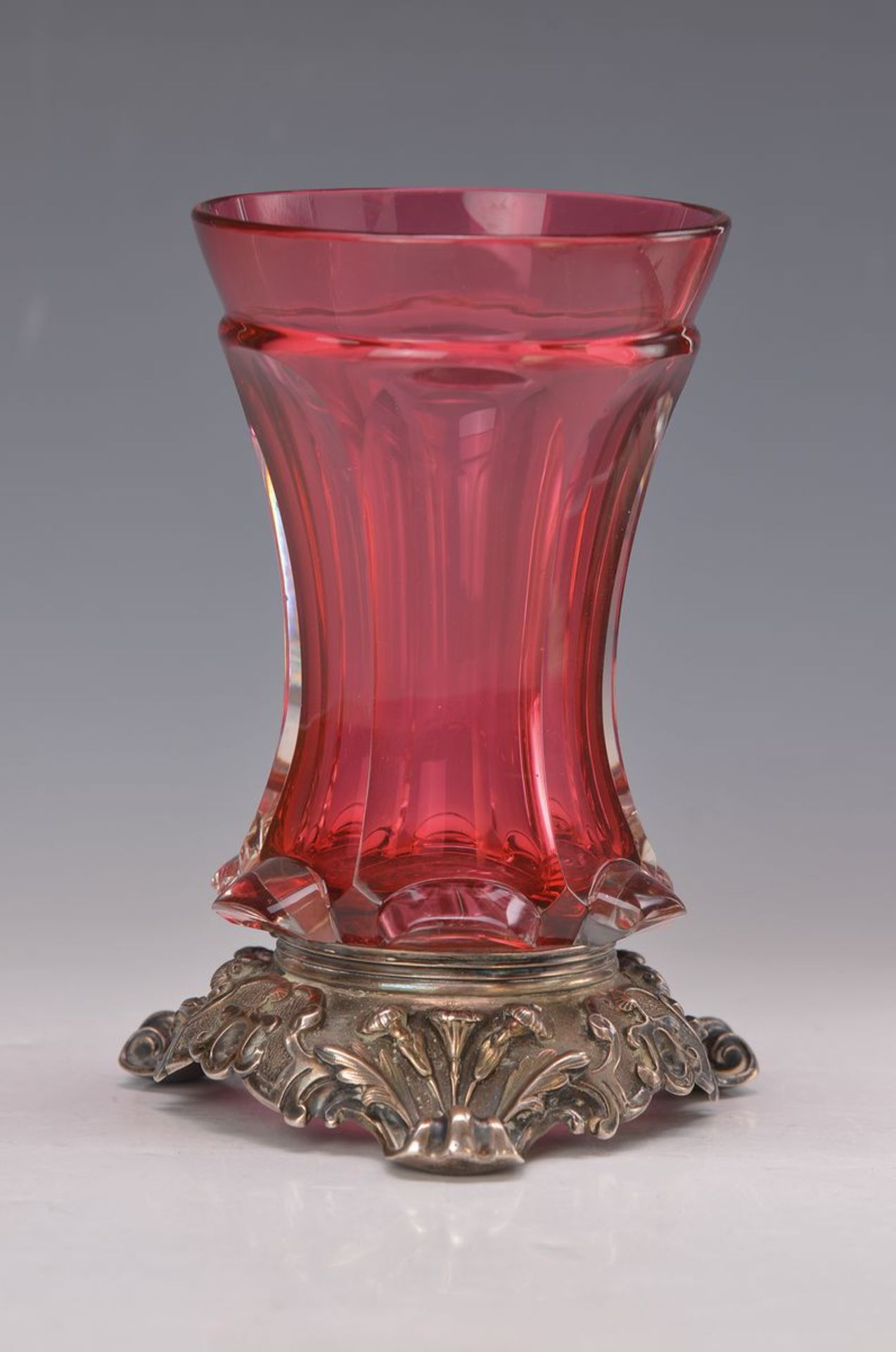 Glaspokal mit Silberfuß, St.Petersburg, dat. 1852, 84er Silbermontur mit floralem Dekor und