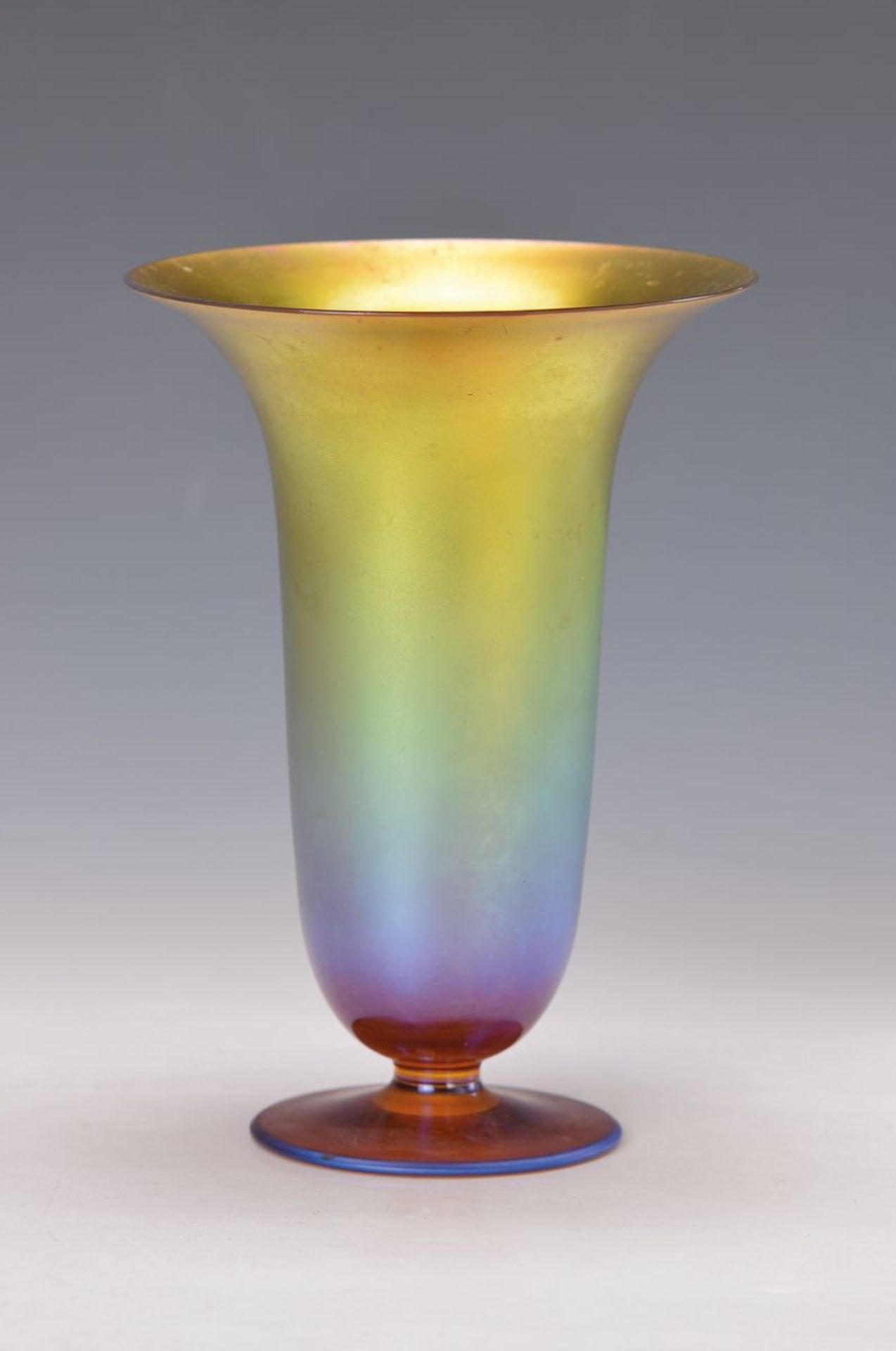 Bowle mit sechs Henkelbechern und Vase, WMF, Myra-Glas, gelb und violett lüstriert, ca. 26 cm, D. 25 - Bild 4 aus 4