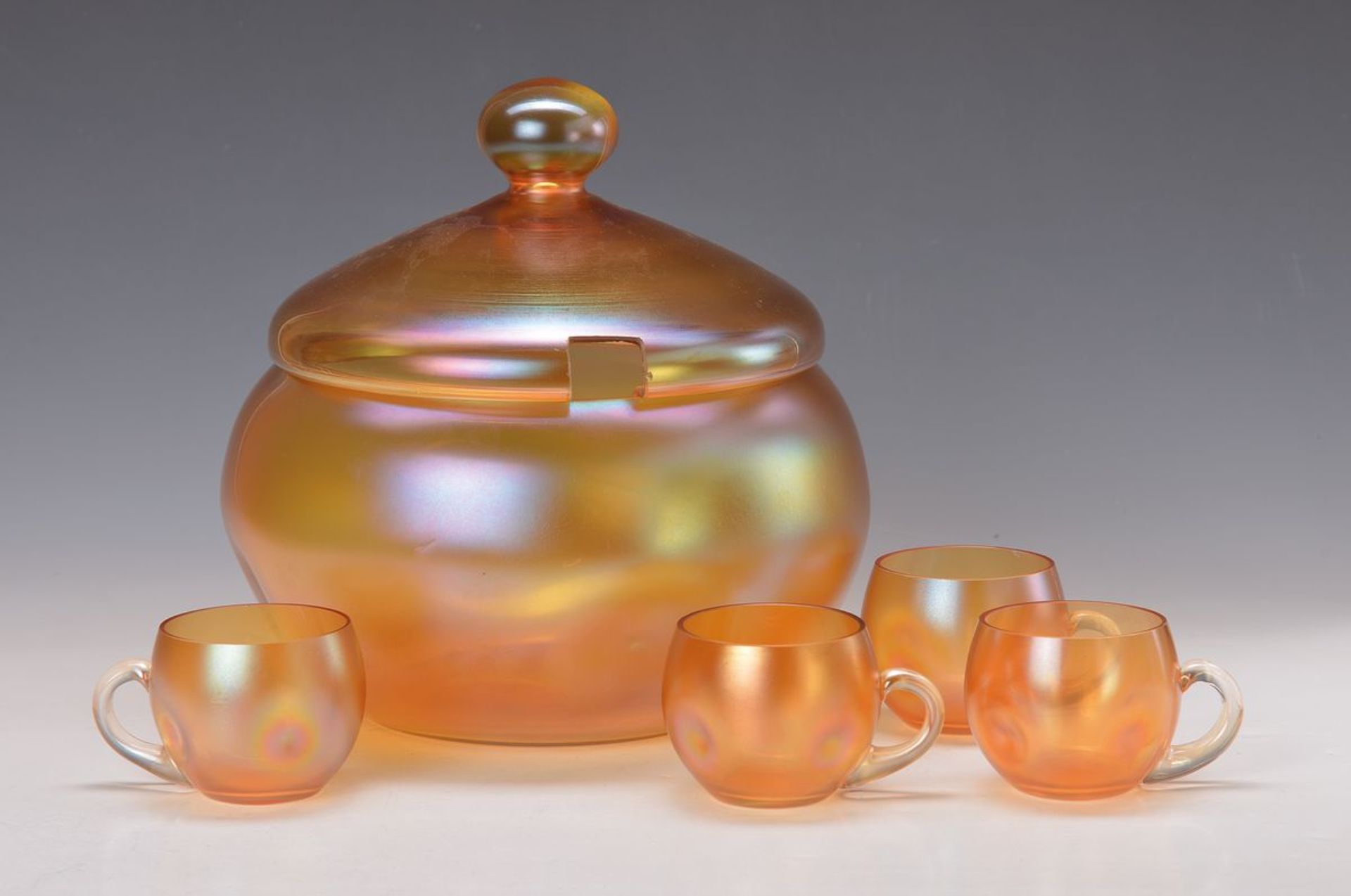 Bowle mit sechs Henkelbechern und Vase, WMF, Myra-Glas, gelb und violett lüstriert, ca. 26 cm, D. 25