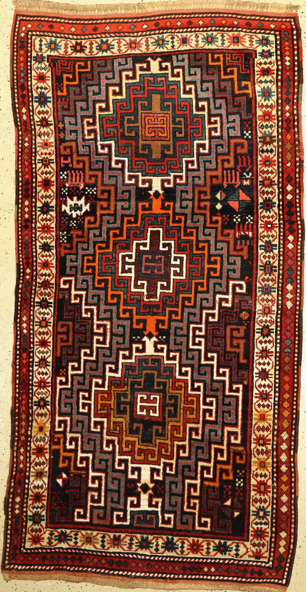 Karabagh, Kaukasus, um 1900, Wolle auf Wolle, ca. 222 x 112 cm, EHZ: 3-4Karabagh Rug, Caucasus,