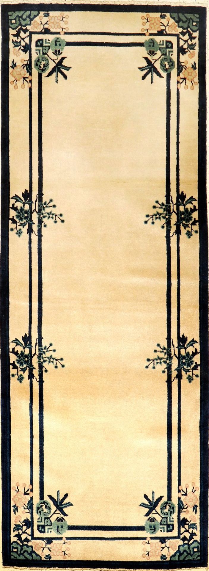 Indo China, Indien, ca. 30 Jahre, Wolle aufBaumwolle, ca. 248 x 92 cm, EHZ: 2-3Indo China Rug,