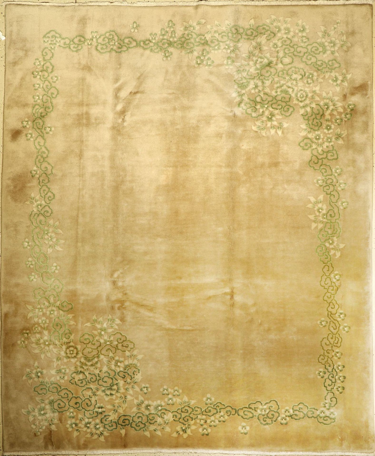 Peking alt, China, um 1940, Wolle auf Baumwolle, ca. 295 x 244 cm, EHZ: 2 (Flecken)Beijing Carpet,