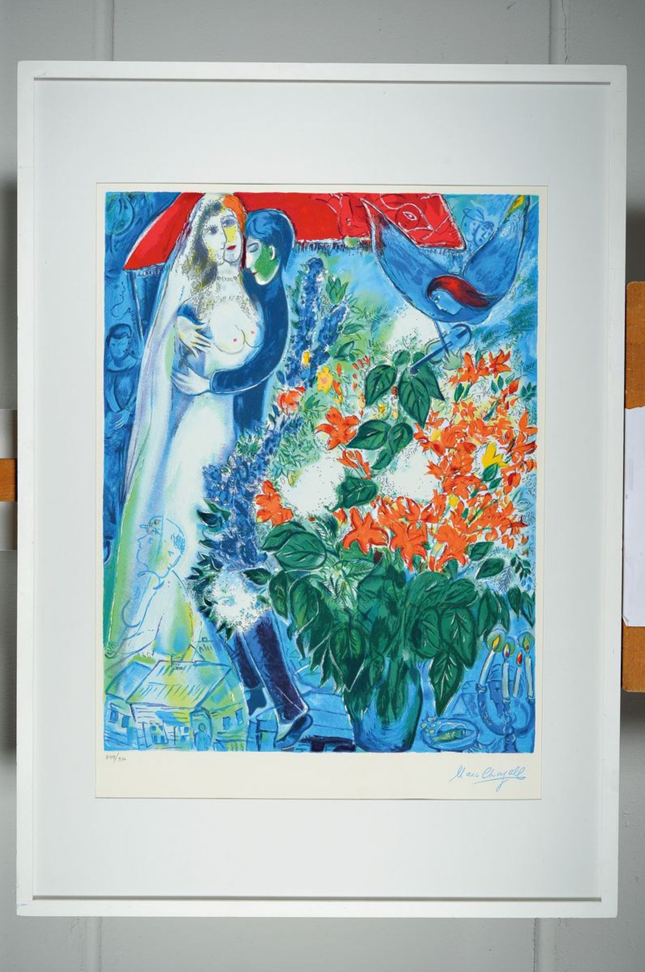 Marc Chagall, 1887-1985, Brautpaar unter Baldachin, Farbsiebdruck, limit. Auflage, num. 879/950, ca. - Bild 2 aus 2