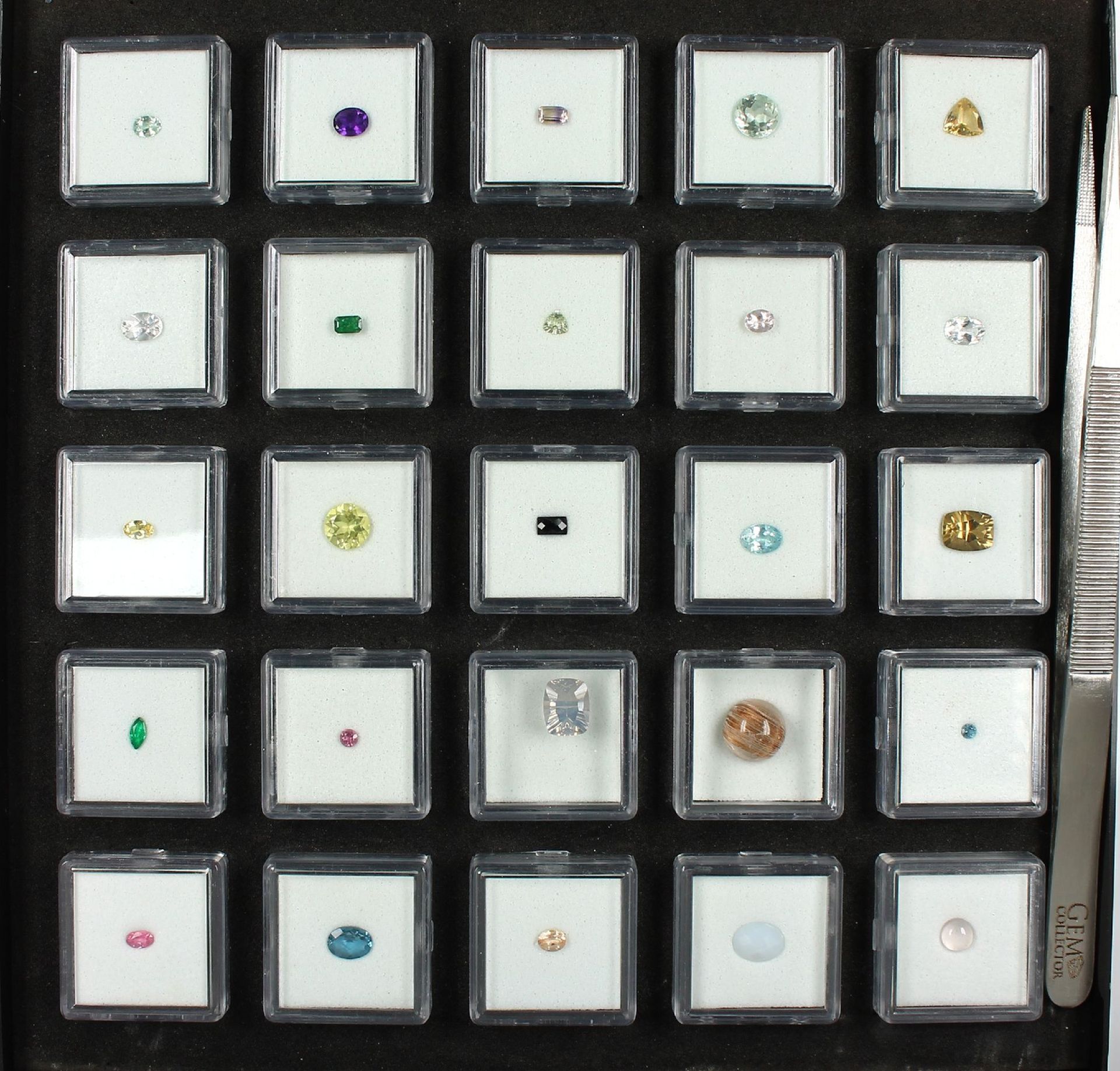 Reiches Konvolut mit 25 Boxen lose Farbsteine der "Gem Collector" Serie, Brazilian Tray Vol 1., mehr