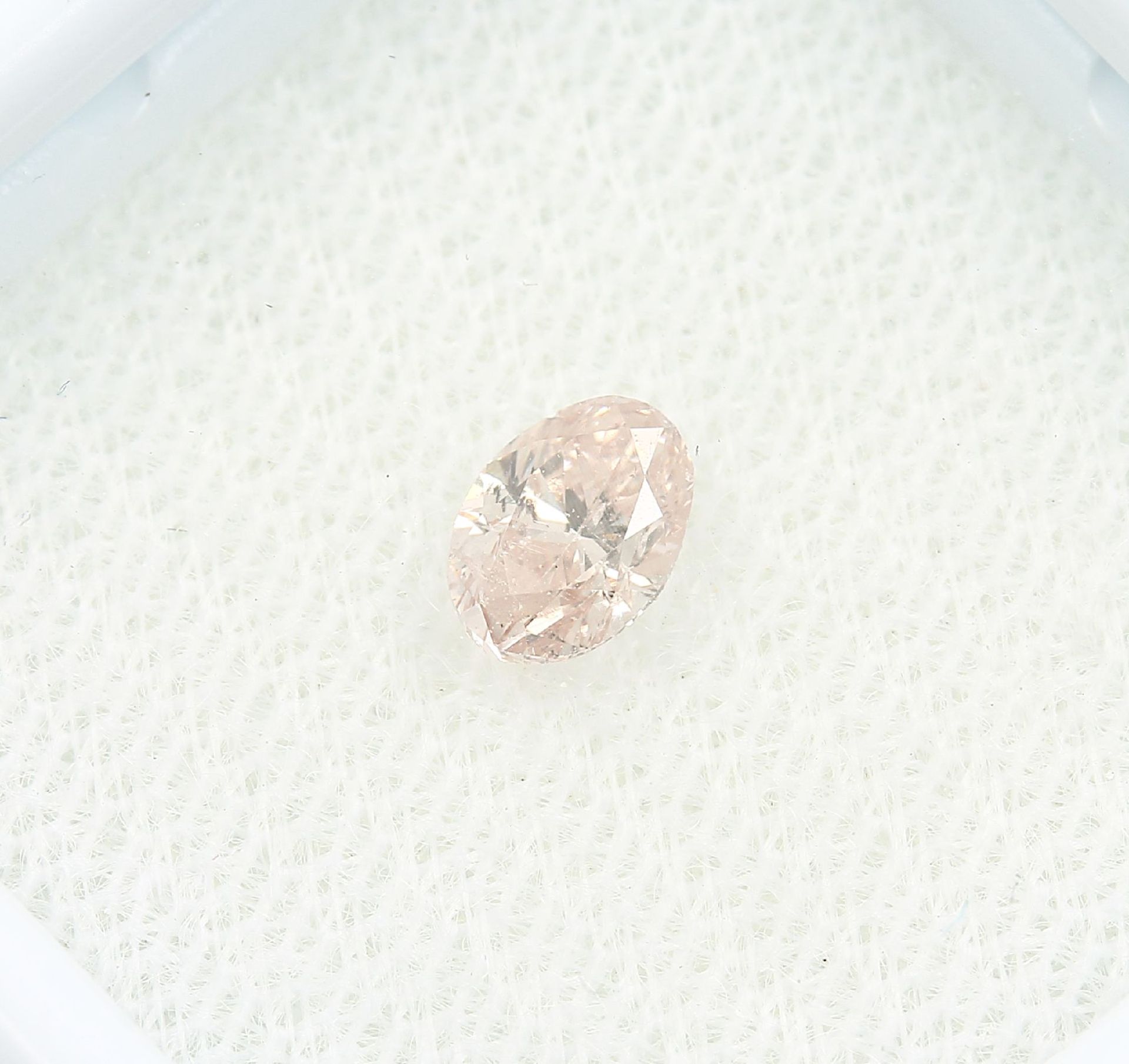 Loser Diamant 0.35 ct Natural fancy light brownish pink/p1, oval facett., mit IGI- Expertise - Bild 2 aus 4