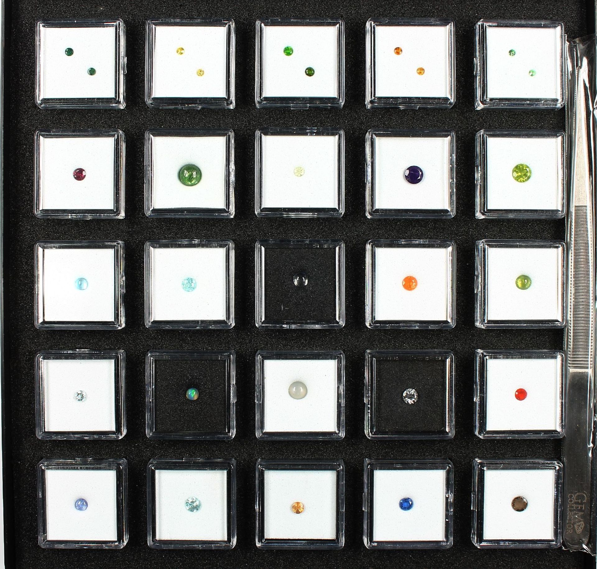 Reiches Konvolut mit 25 Boxen lose Farbsteine der "Gem Collector" Serie, Round gem collection -