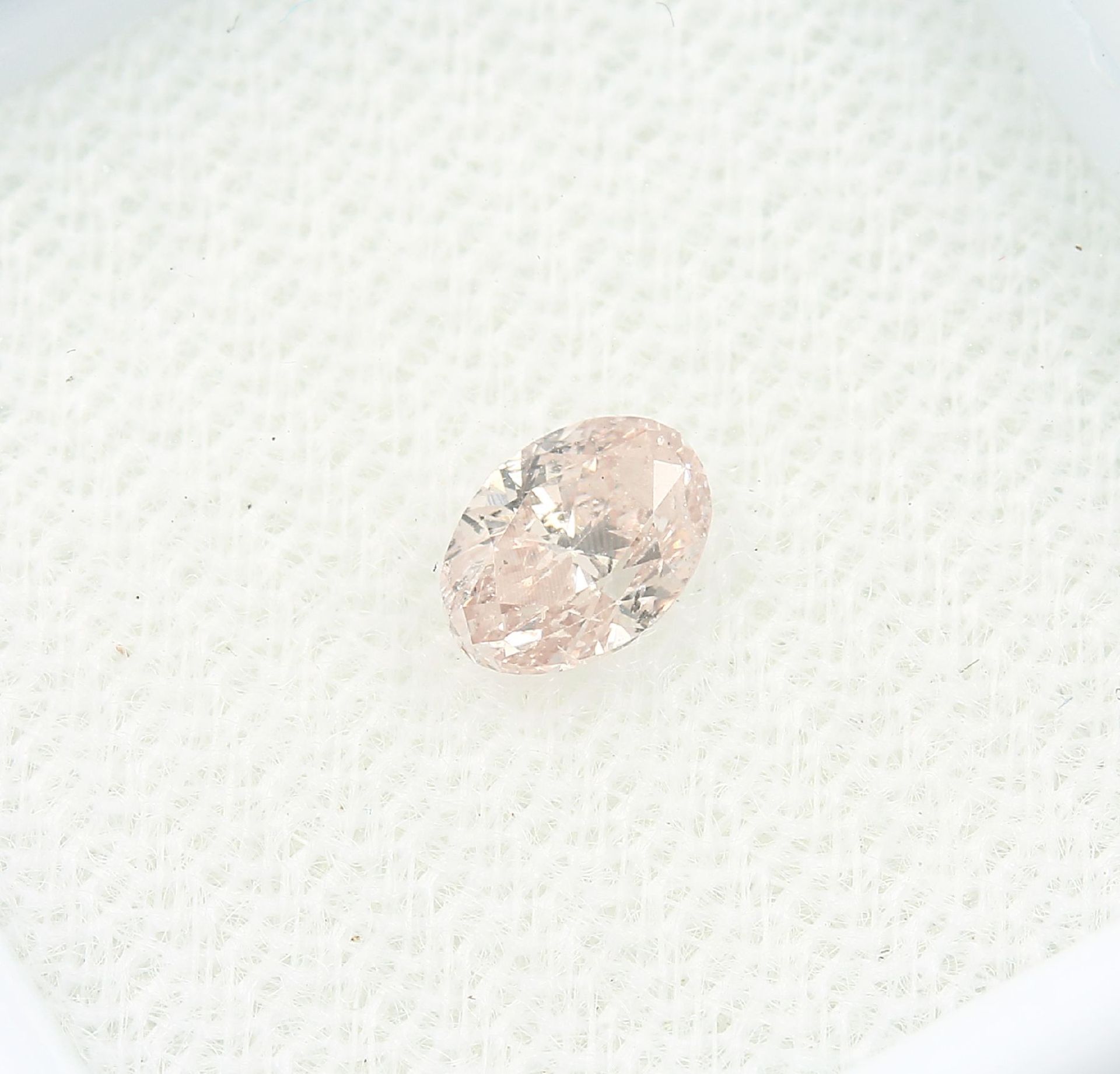 Loser Diamant 0.35 ct Natural fancy light brownish pink/p1, oval facett., mit IGI- Expertise - Bild 3 aus 4