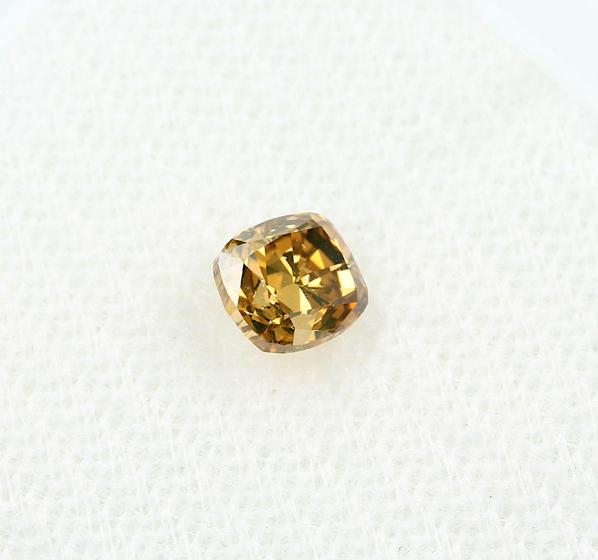 Loser Diamant, 0.60 ct Natural fancy deep brownish orang yellow/vs2, Kissenschliff, mit GIA- - Bild 3 aus 4