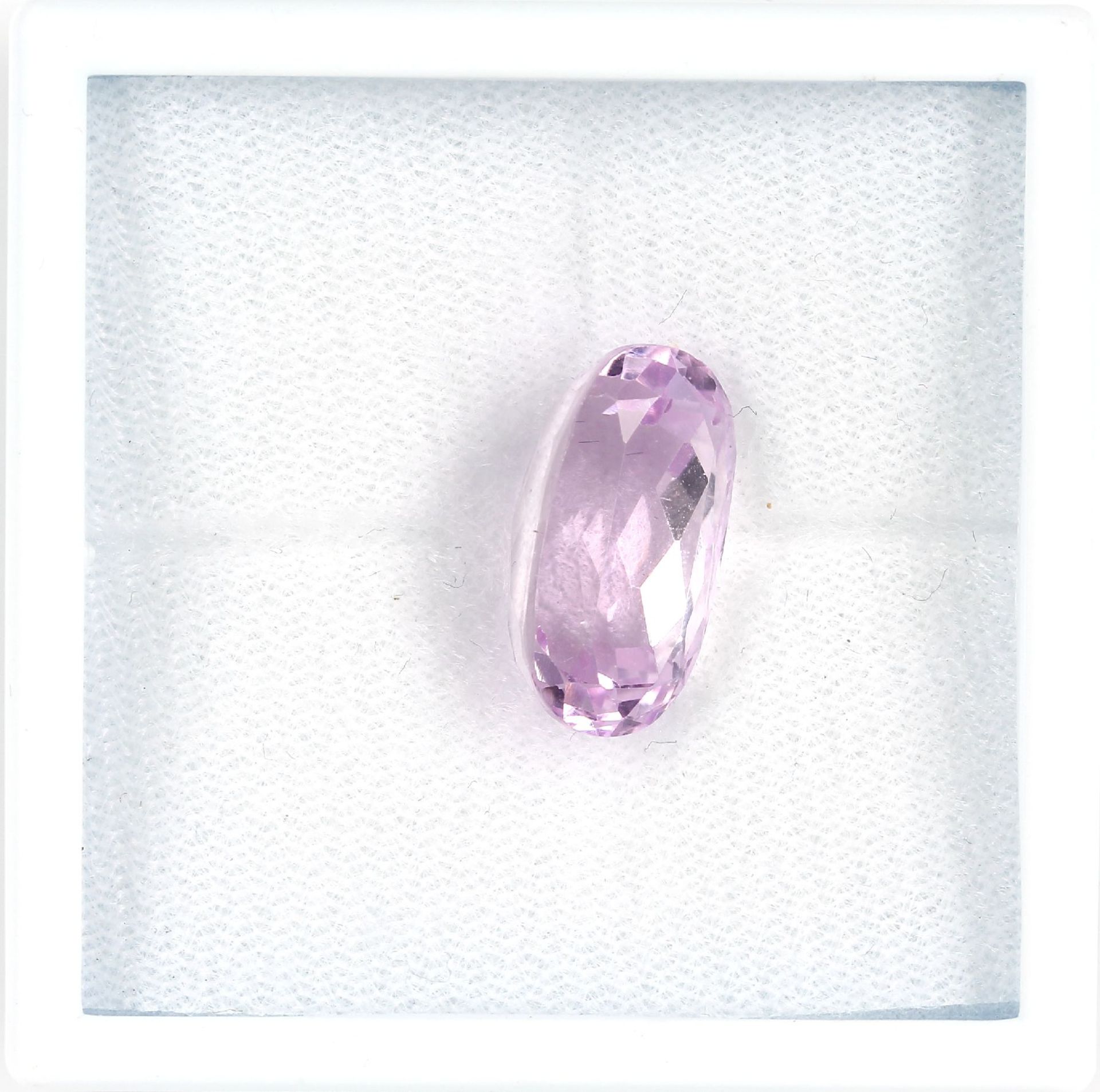 Loser facett. Kunzit, ca. 14.5 ct, oval Schätzpreis: 1250, - EURLoose bevelled kunzite approx. 14.