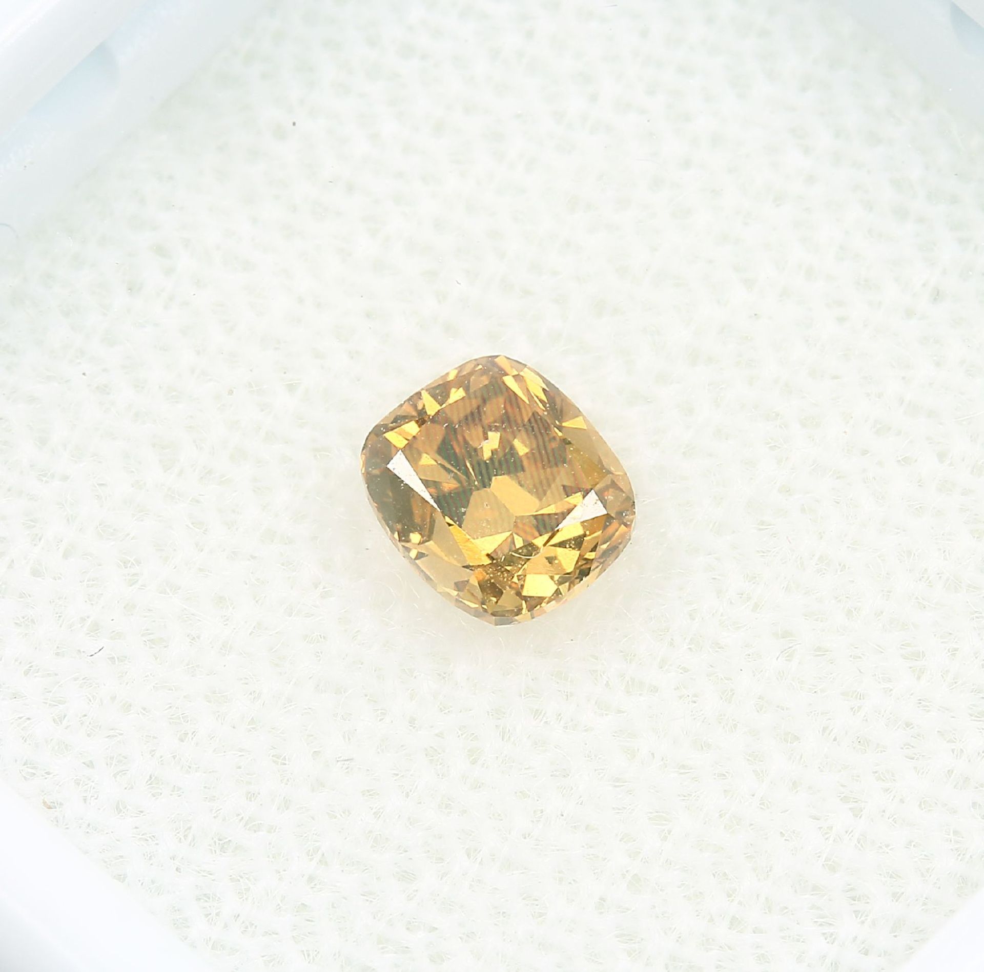 Loser Diamant, 0.60 ct Natural fancy deep brownish orang yellow/vs2, Kissenschliff, mit GIA- - Bild 2 aus 4