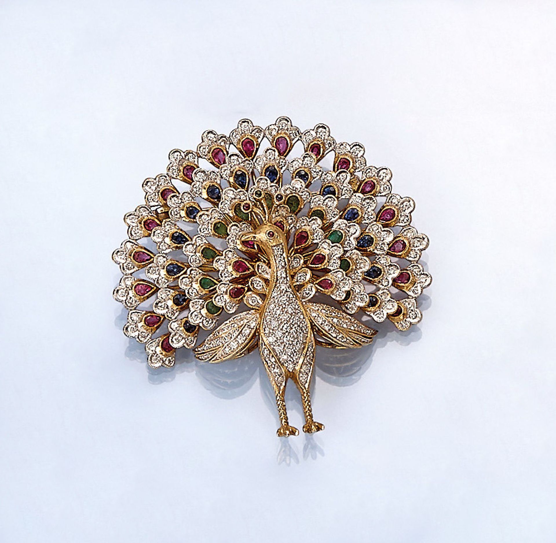 18 kt Gold Brosche "Pfau" mit Brillanten und Farbsteinen, GG/WG 750/000, Rad in sich bewegl., bes.