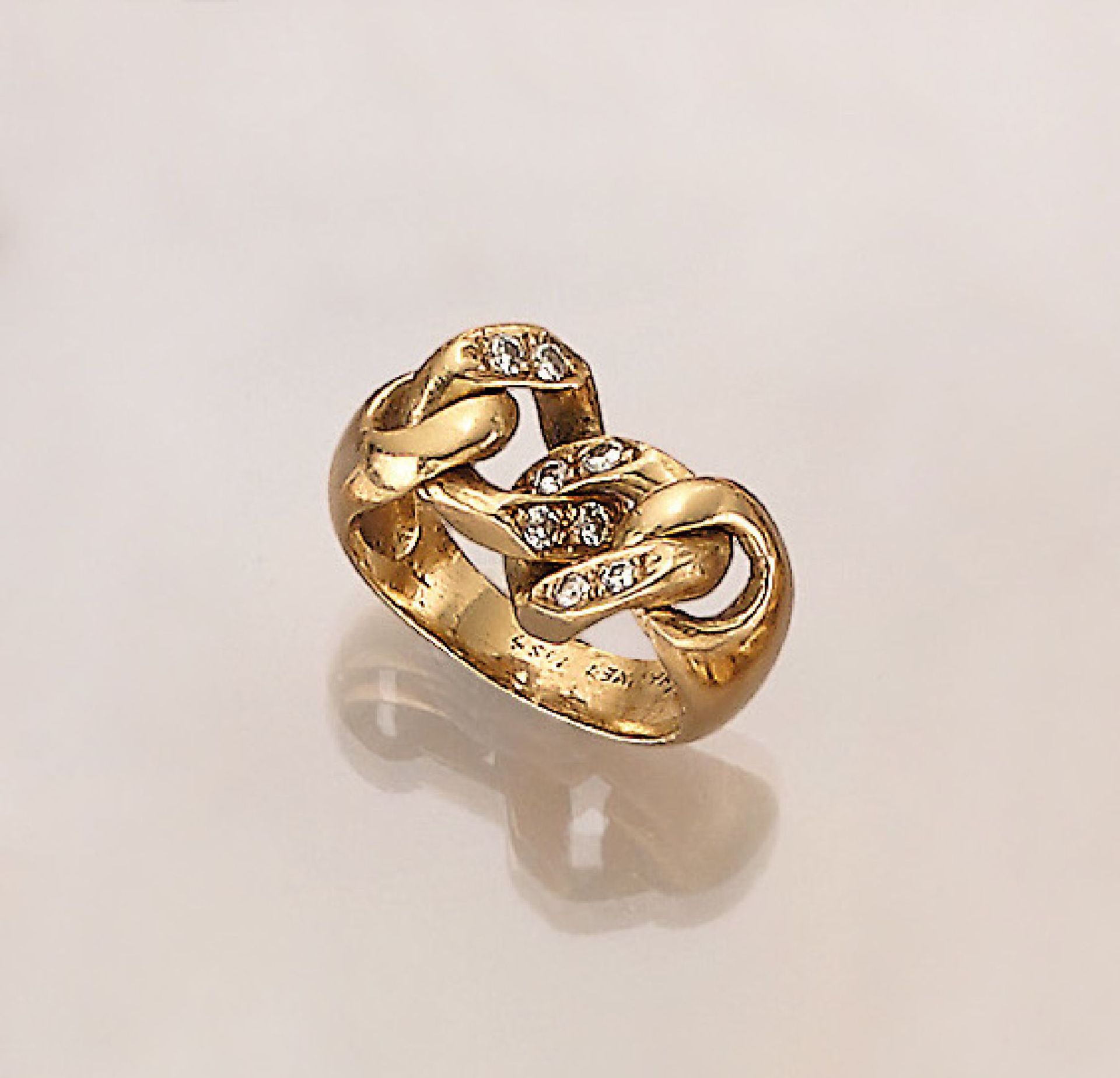 18 kt Gold CHAUMET Ring mit Brillanten, GG 750/000, Ringkopf im Kettendesign, Brillanten zus. ca.