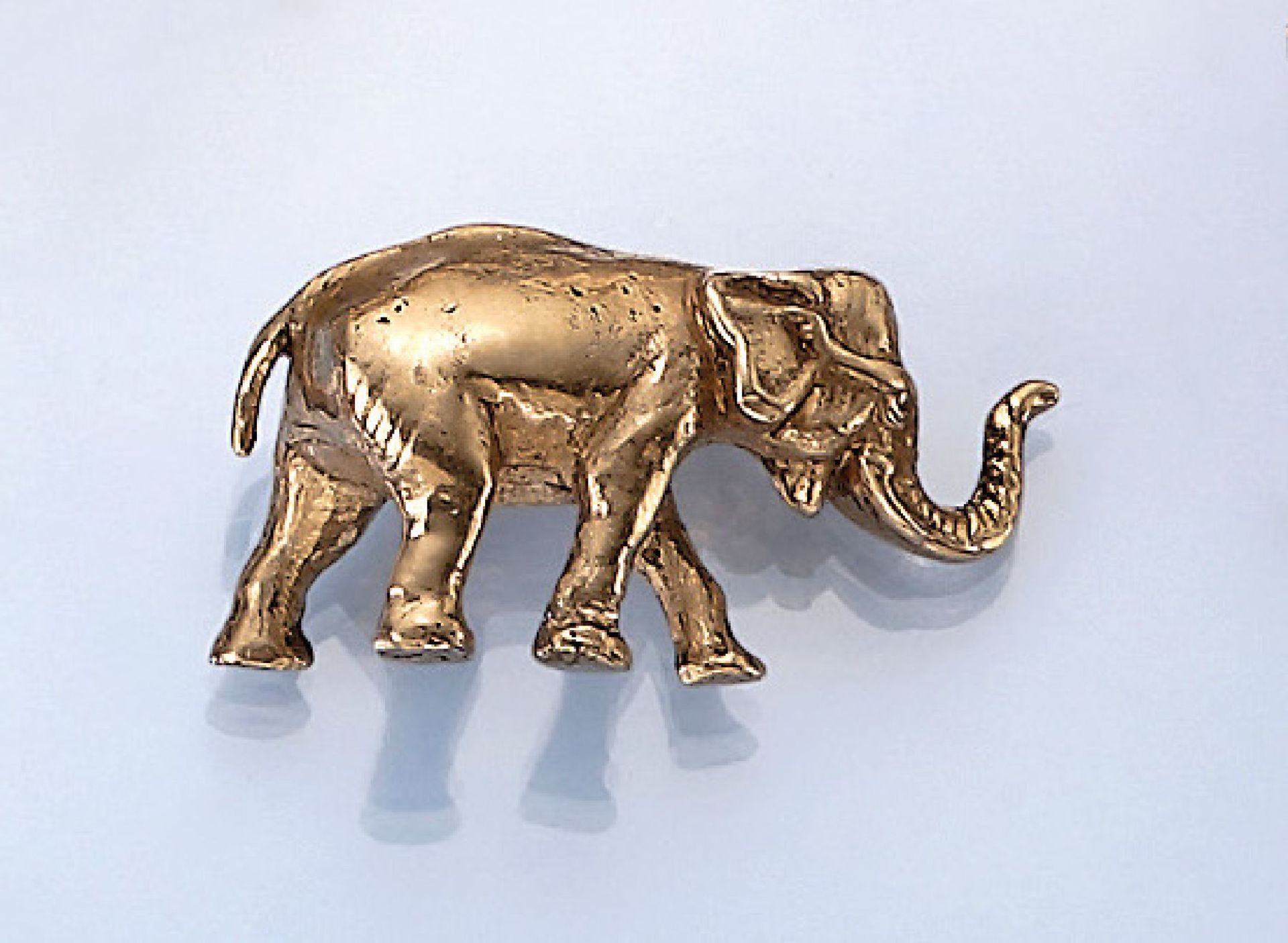21.6 kt Goldskulptur "Elefant", ca. 22.8 g, GG 900/000, naturalistische Darstellung, pol.21.6 kt