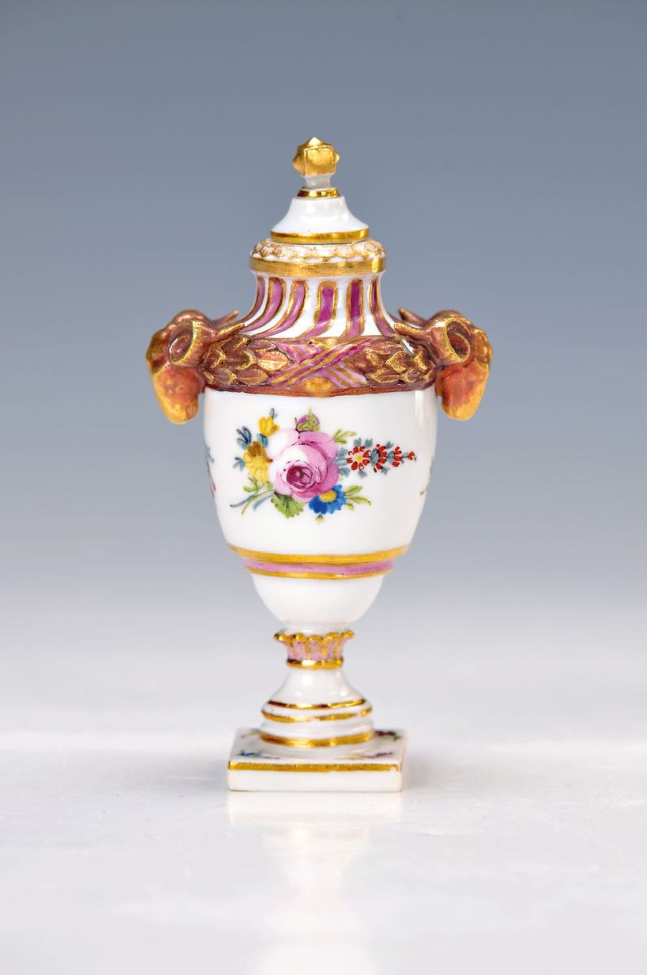 Miniaturvase, Meissen, um 1774-1814, kleine Modellvase, nach einem Entwurf von Viktor Acier,