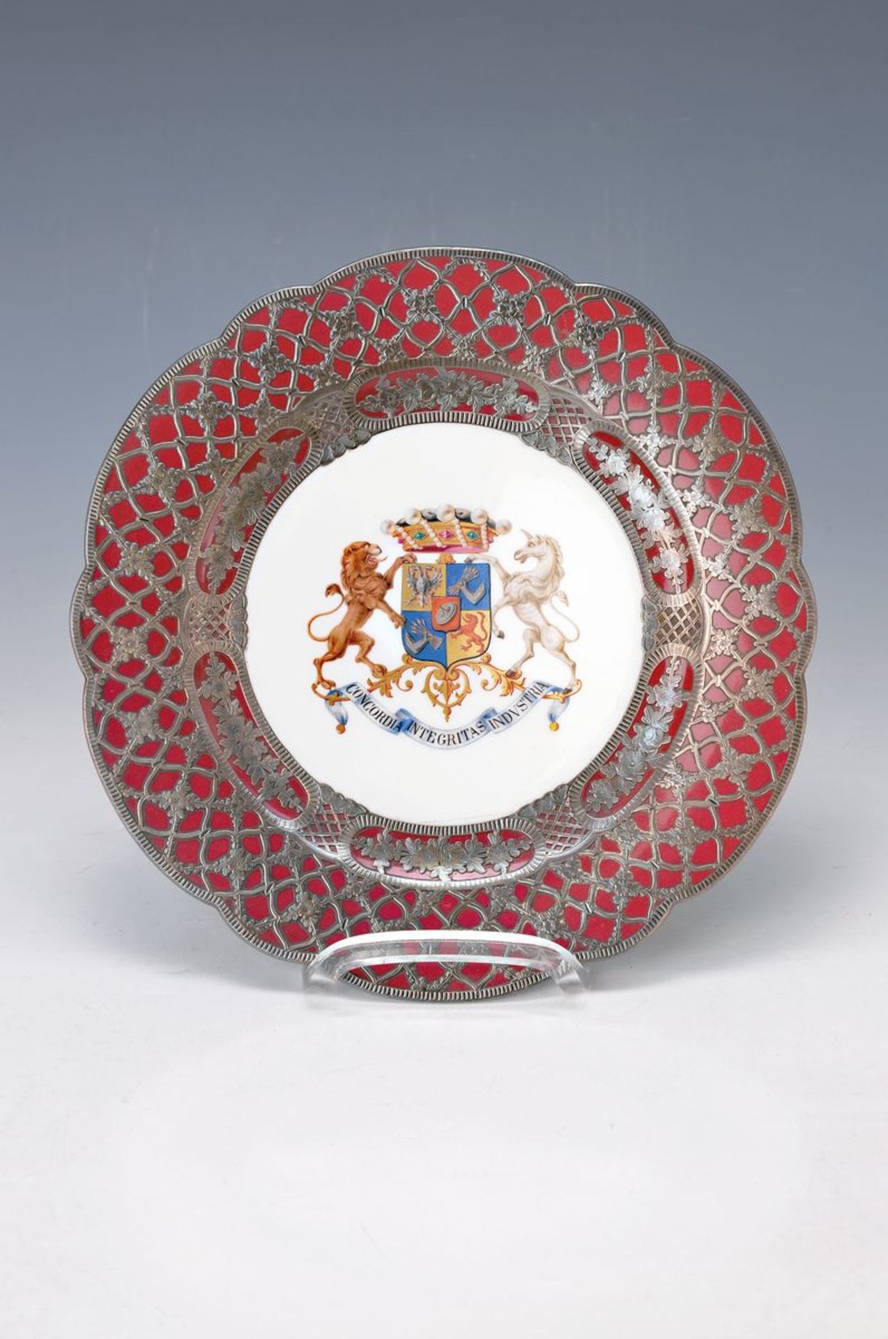 Wappenteller mit Rothschildwappen und Leitspruch, Teller Sevres dat. 1858, handbemaltes Wappen, rote