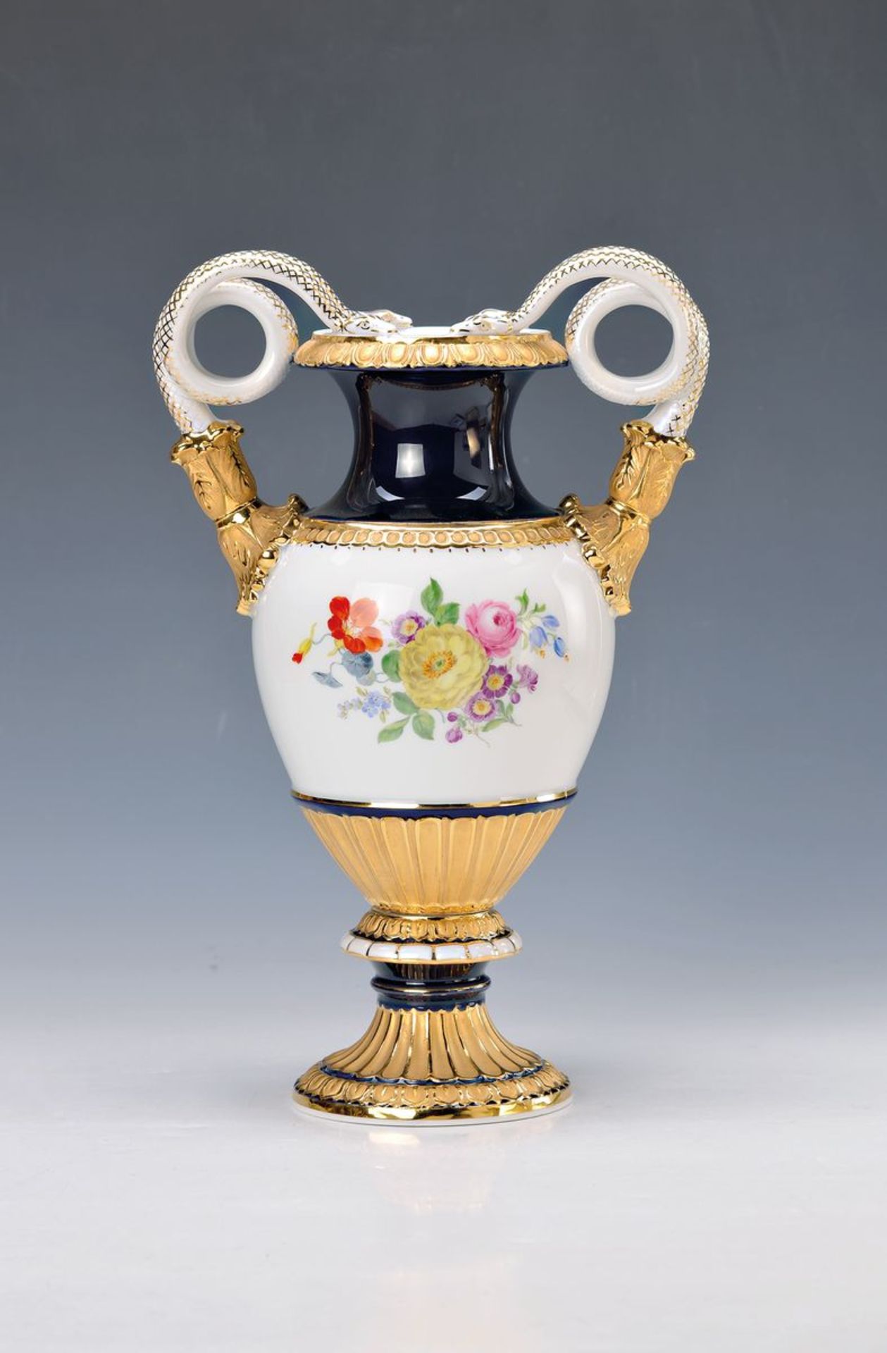 Doppelschlangenhenkelvase, Meissen, 1970er Jahre, Entwurf Leuteritz, partiell kobaltblau glasiert,