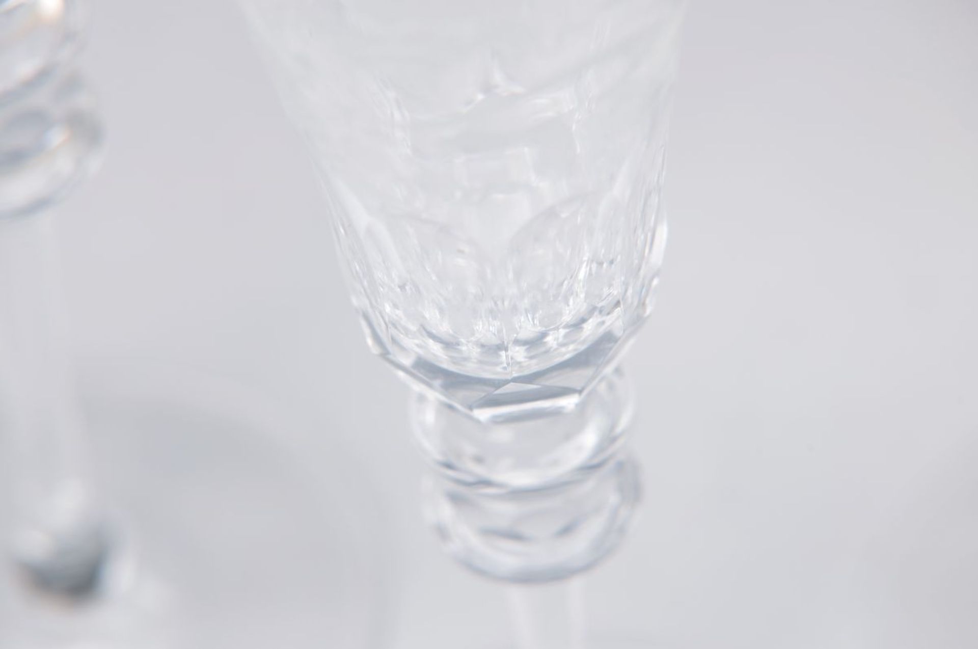 12 Gläser, Theresienthal, 20. Jh., farbloses Kristallglas, reich geschnitten und geschliffen, 4 - Bild 2 aus 2
