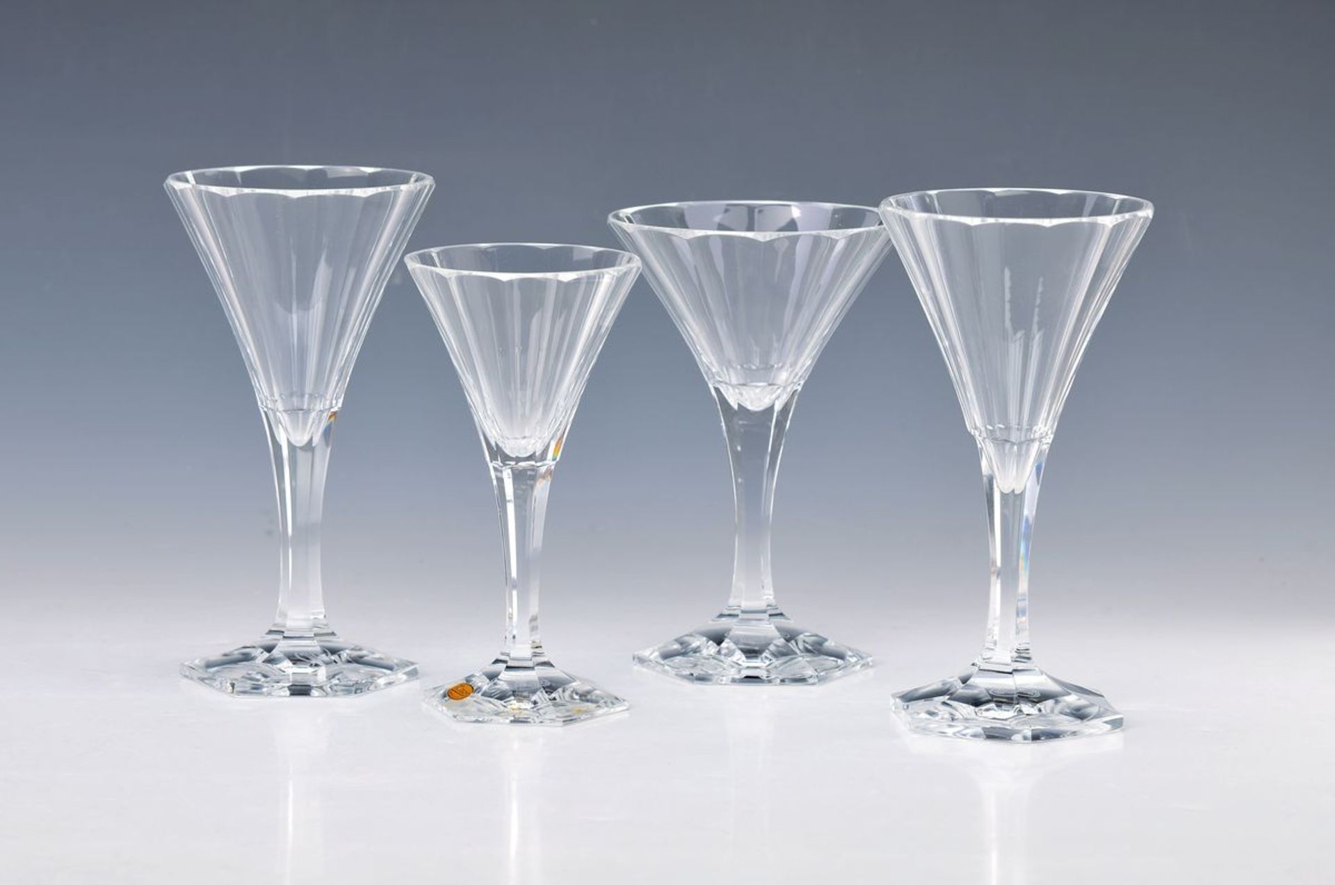 30-tlg. Glasservice, Moser Karlsbad, farbloses Kristallglas, 12-kantige Kuppa konisch zulaufend,