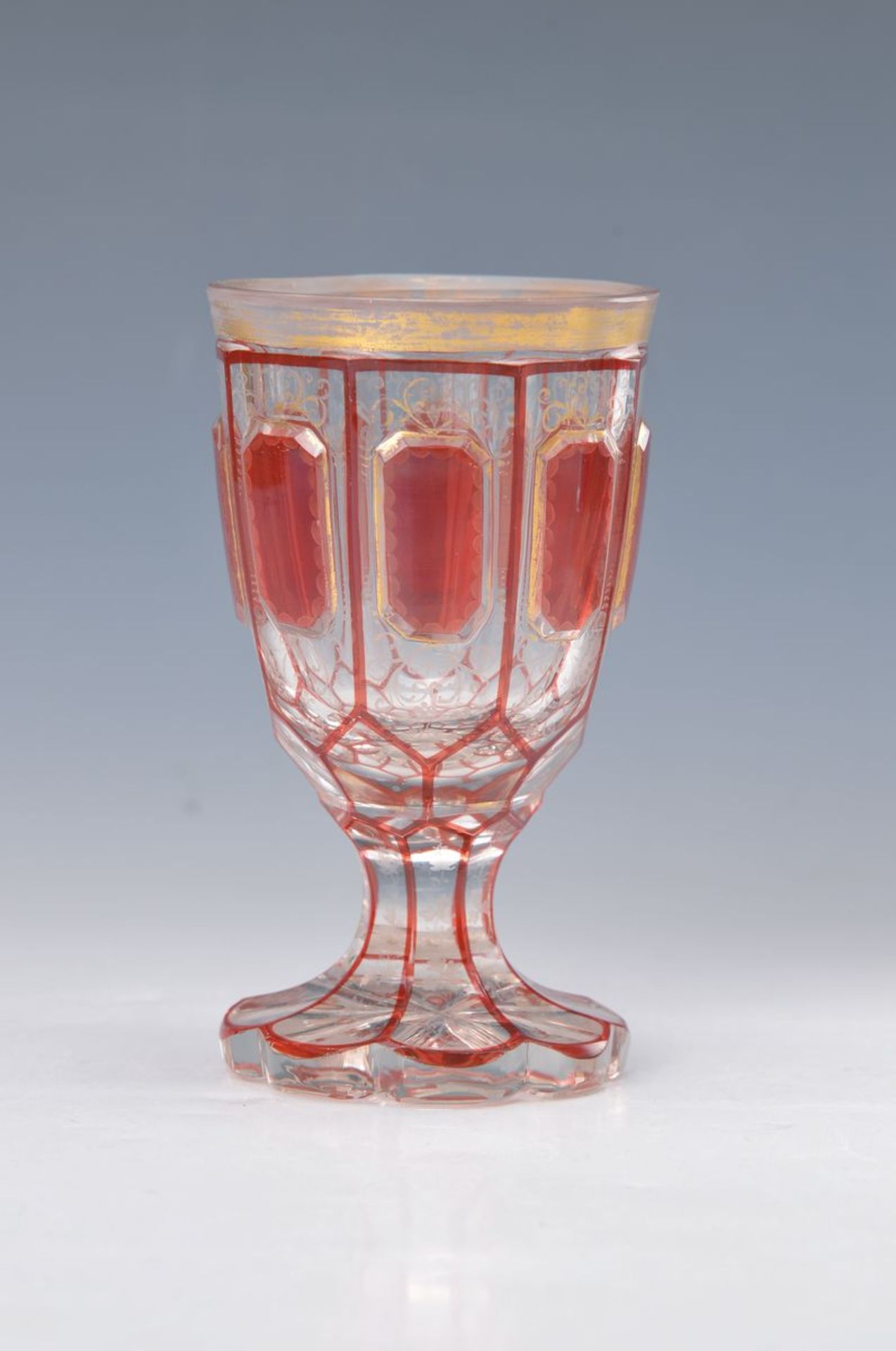 Pokalglas, Böhmen, um 1860, farbloses Glas partiell rubiniert, reiche Goldmalerei (berieben), H. ca.