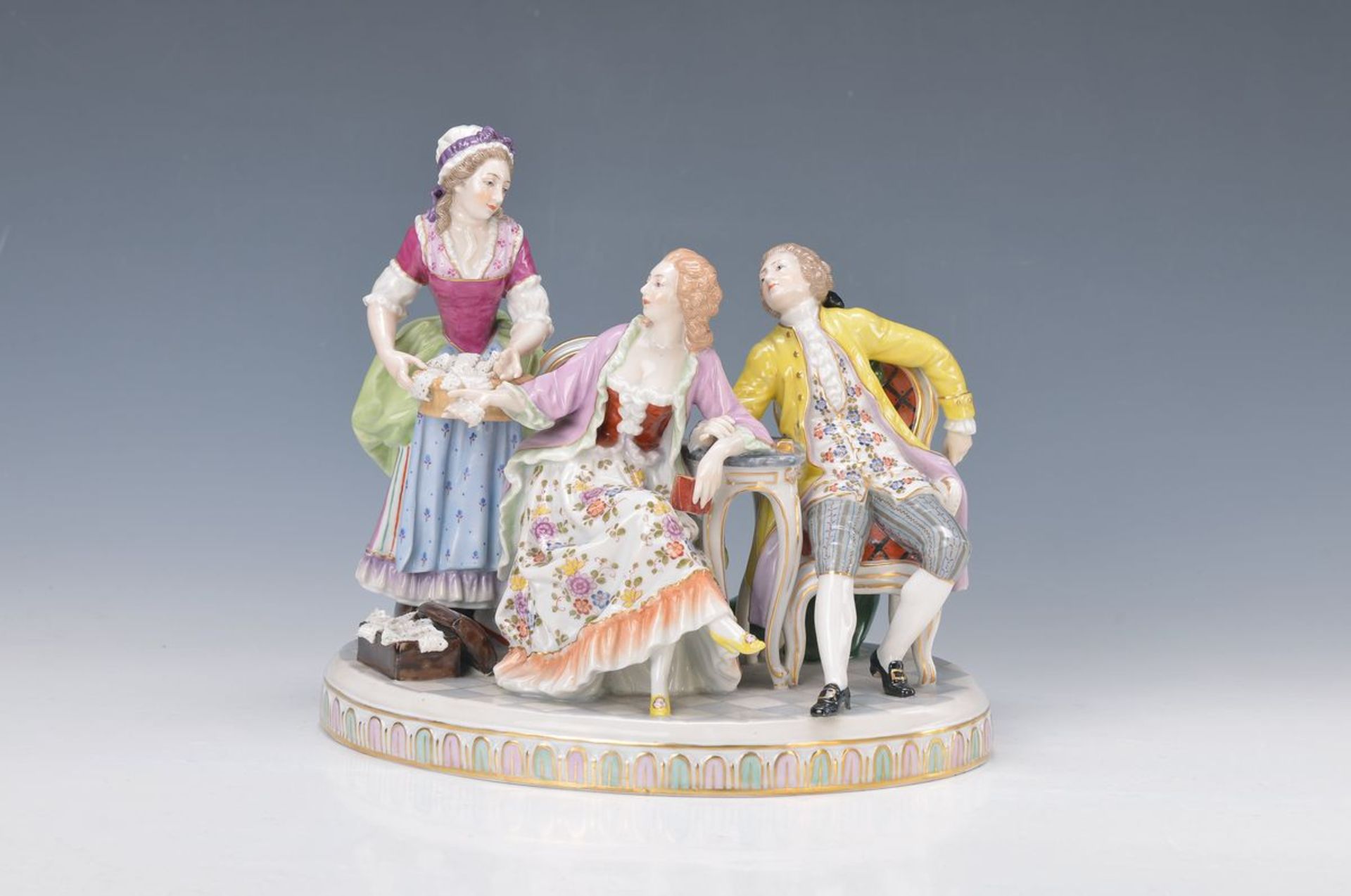 Porzellanfigurengruppe, Thüringen, um 1900-10, Galantes Paar mit Spitzenborten Verkäuferin, bunt
