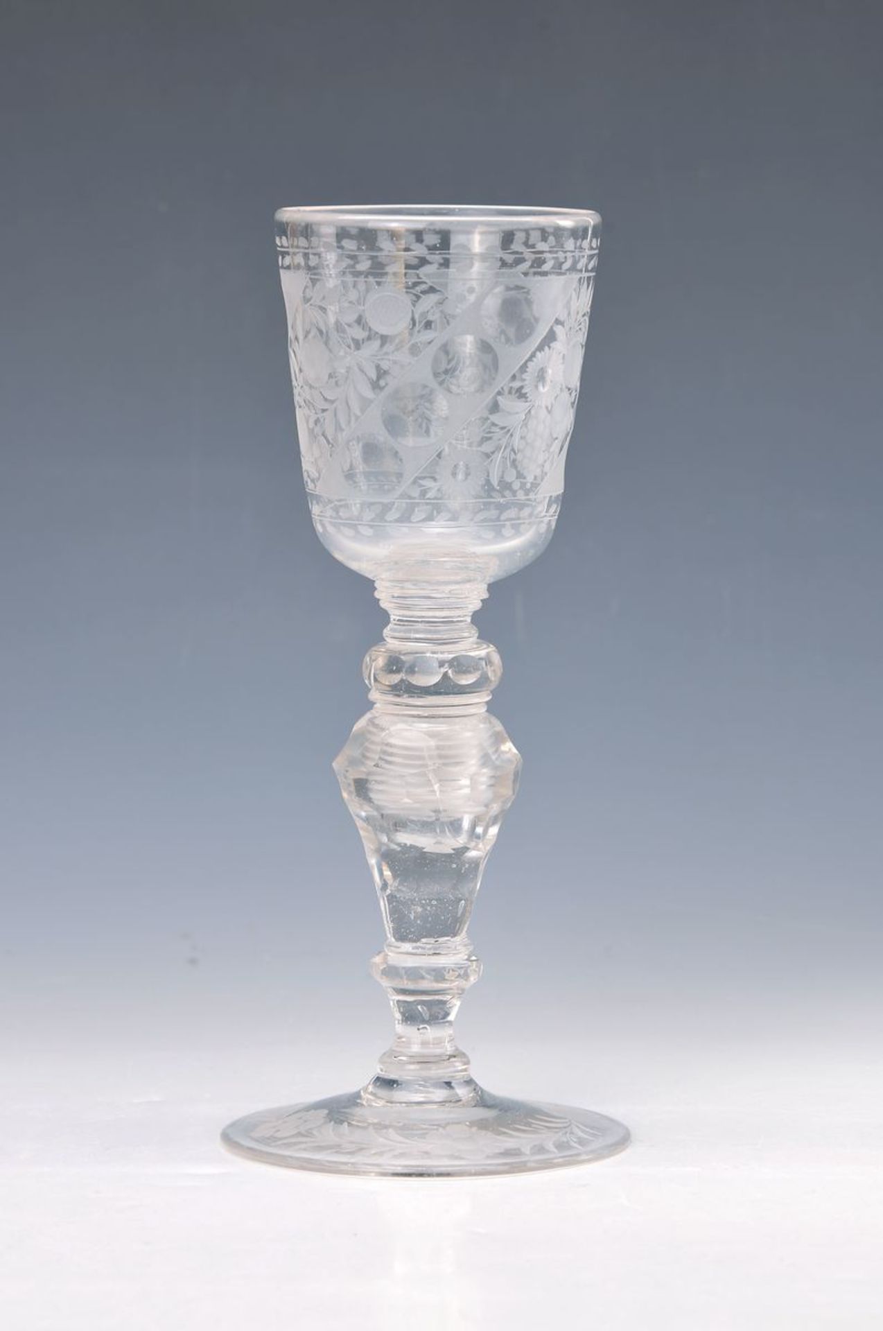 Pokal, deutsch, um 1770/80, farbloses Glas, mit geschnittenem Dekor, floraler Dekor, Stiel mit orig.