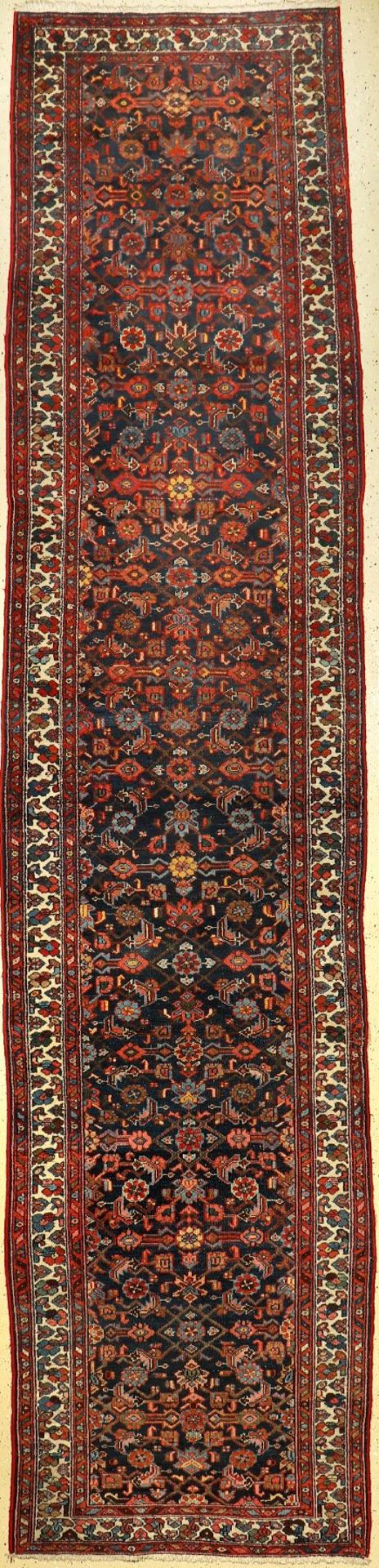 Hamadan, Persien, um 1940, Wolle auf Baumwolle, ca. 443 x 105 cm, EHZ: 3Hamadan, Persia, around