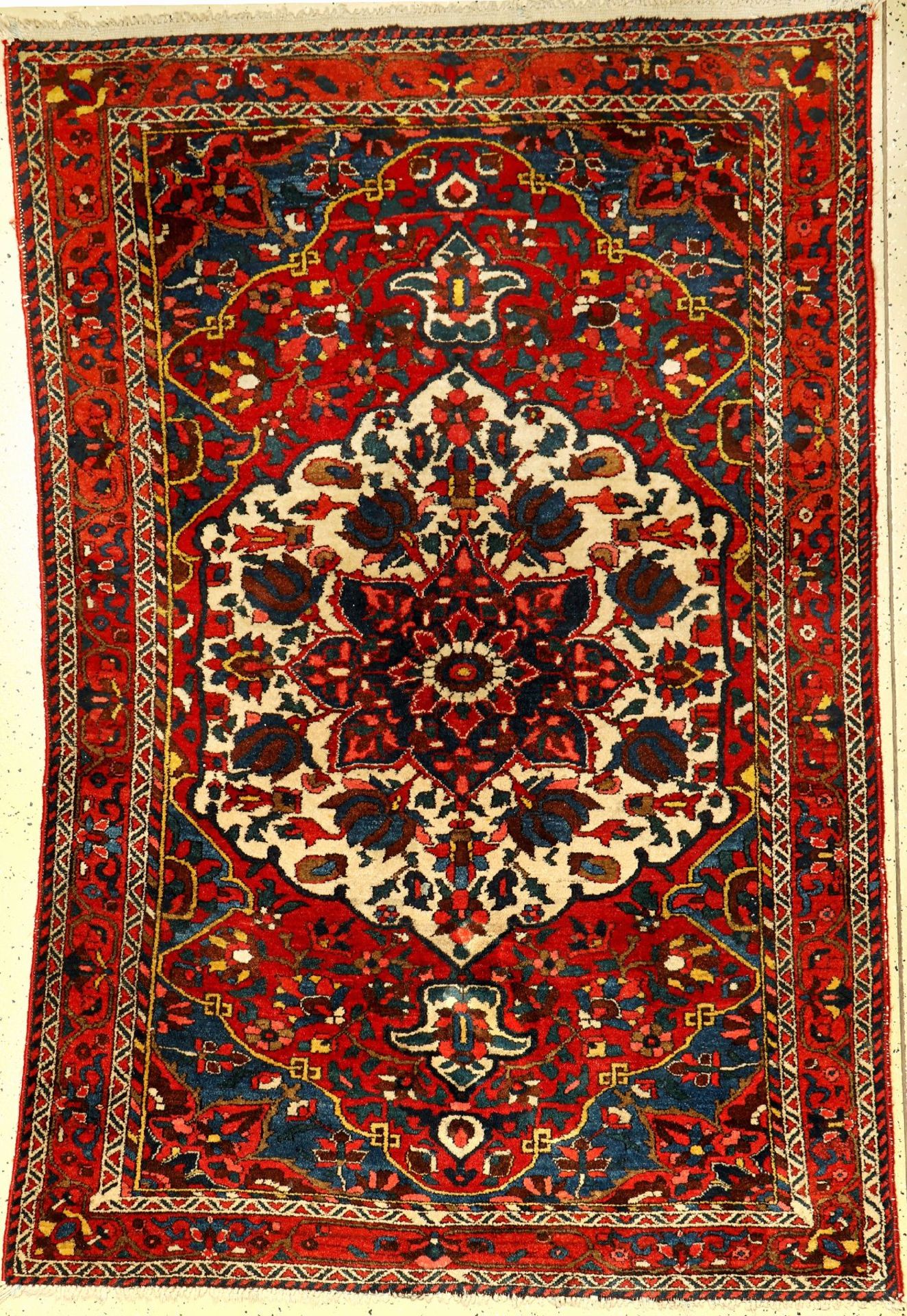 Bachtiar alt, Persien, ca. 70 Jahre, Wolle auf Baumwolle, ca. 206 x 140 cm, EHZ: 2-3Bachtiar old,