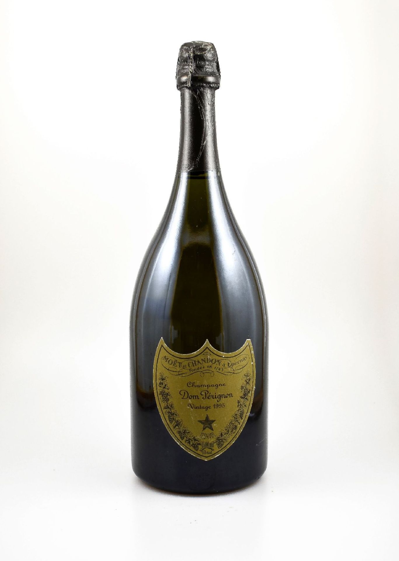 1 magnum bottle Dom Perignon, Champagne, Brut, approx 150 cl, 12,5 % Vol., distance between bottle