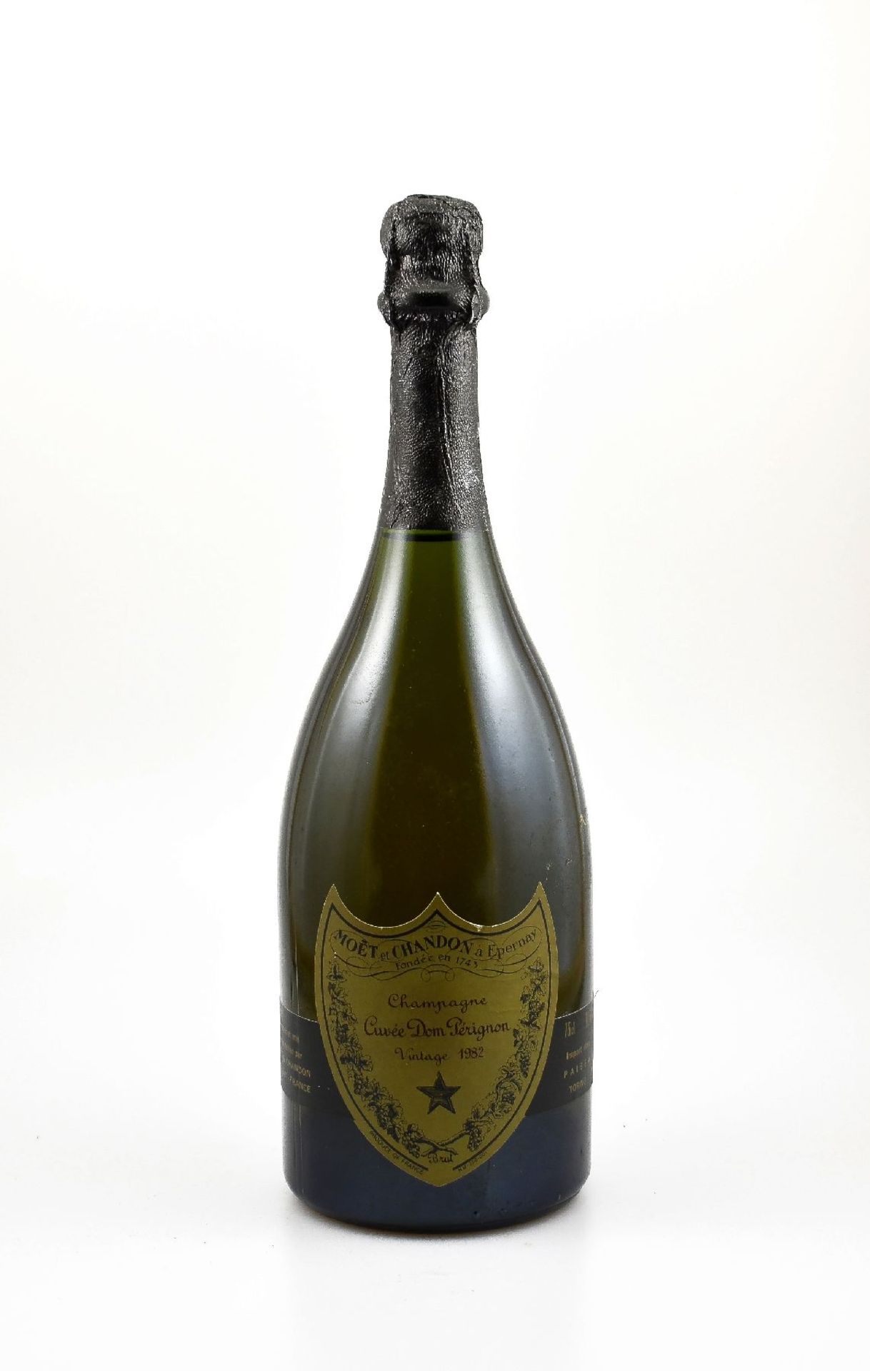 1 bottle 1982 Dom Perignon, Champagne, Brut,approx 75 cl, 12,5 % Vol., distance between bottle