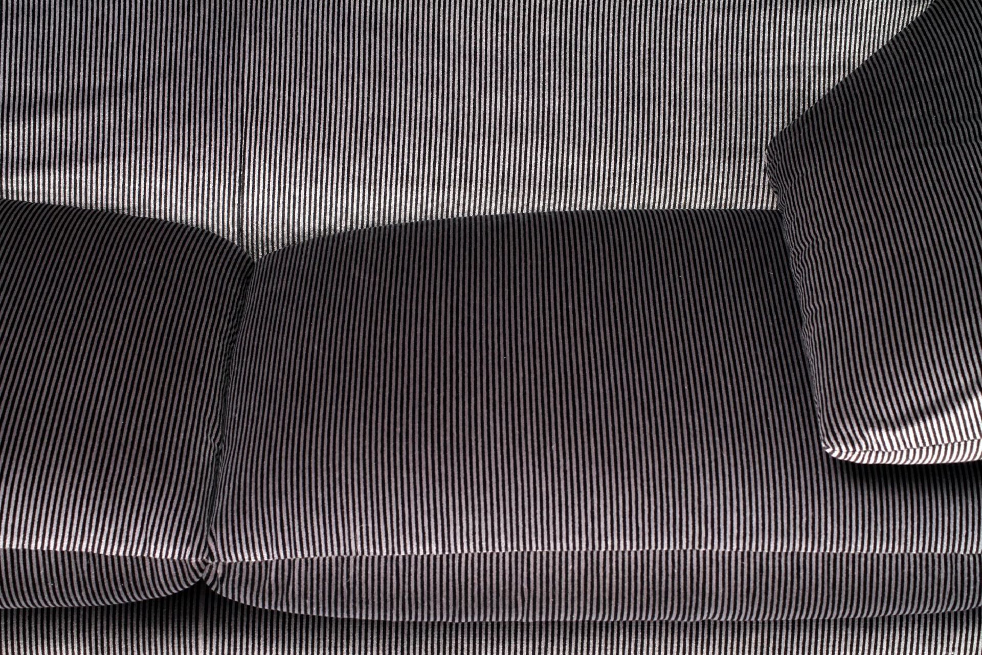 2-Seater Couch "Cassina", made in Italy, Modell: Maralunga, fabric cover vertical striped grey and - Bild 4 aus 5