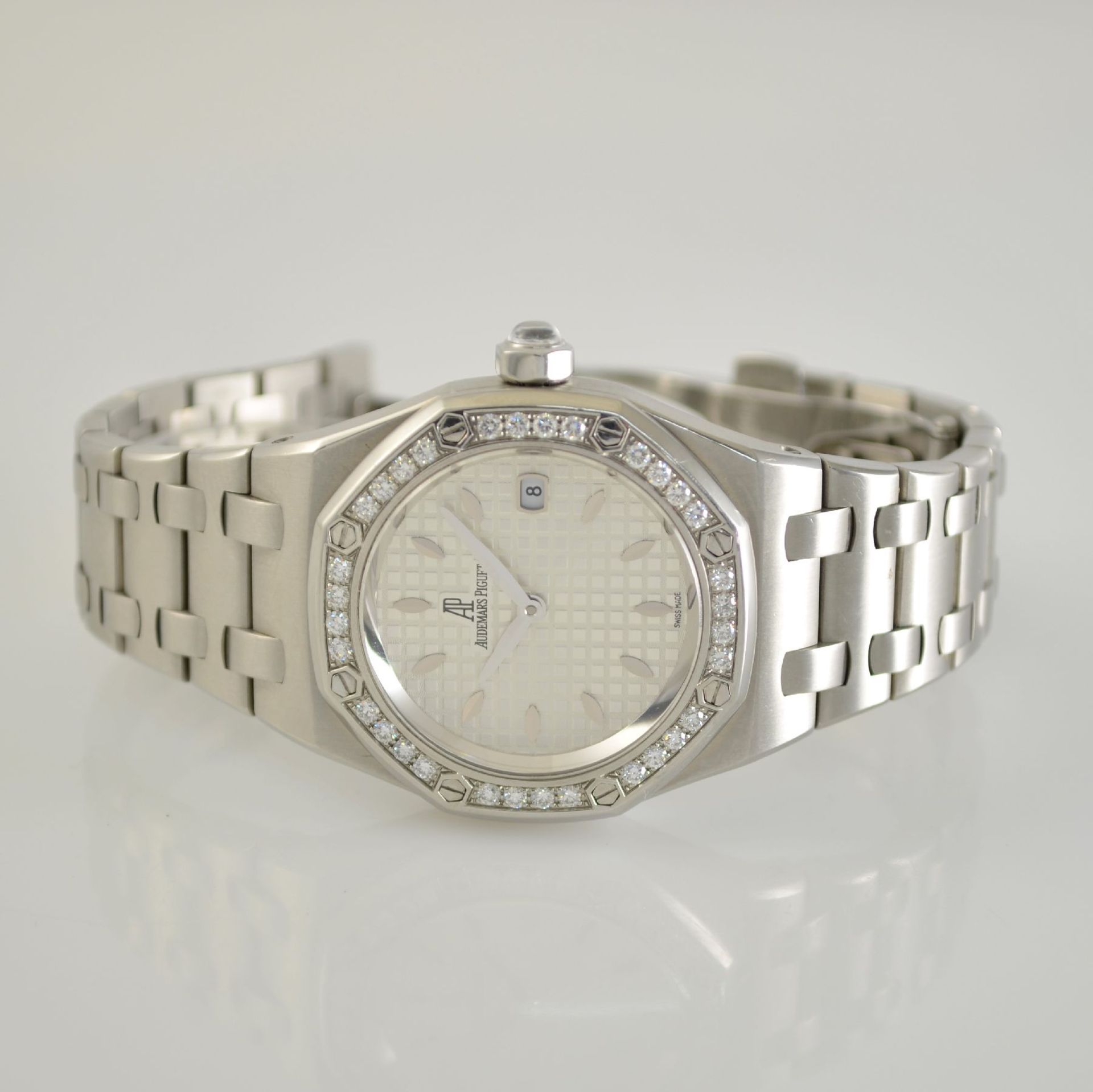 AUDEMARS PIGUET Royal Oak ladies wristwatch in stainless steel with diamonds, Switzerland around