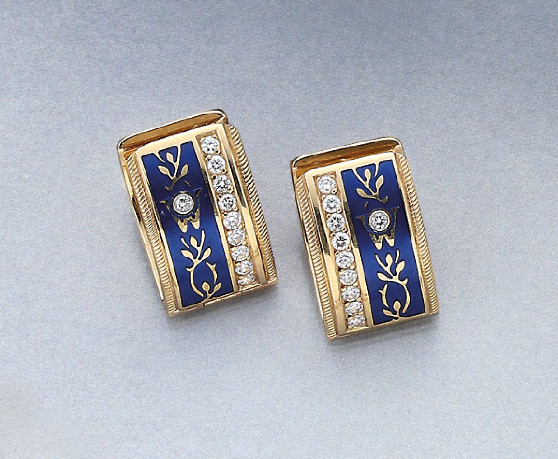 Pair of 18 kt gold WELLENDORFF earrings with enamel and brilliants , YG 750/000, series Fantasie,