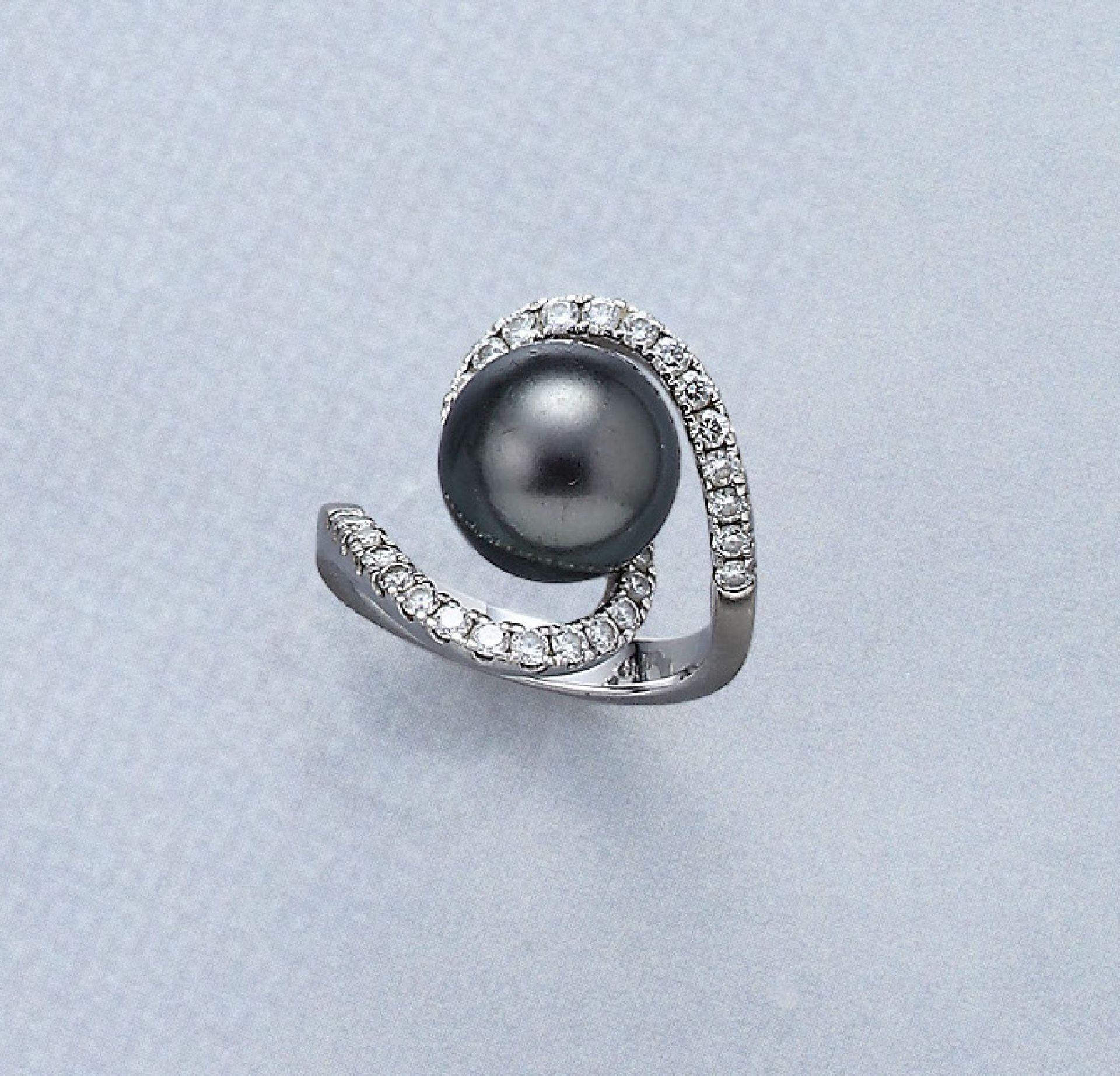 18 kt gold SCHÖFFEL ring with cultured tahitian pearl and brilliants , WG 750/000, dark grey