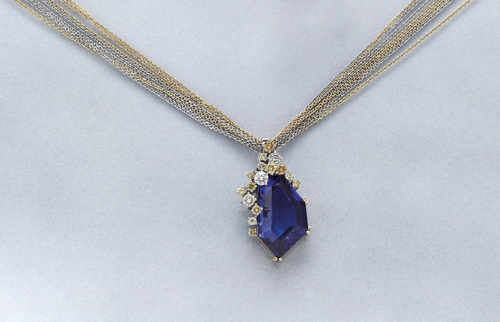 Clip pendant with tanzanite and brilliants ,7-rowed chain, YG 750/000 and platinum, tanzanite in