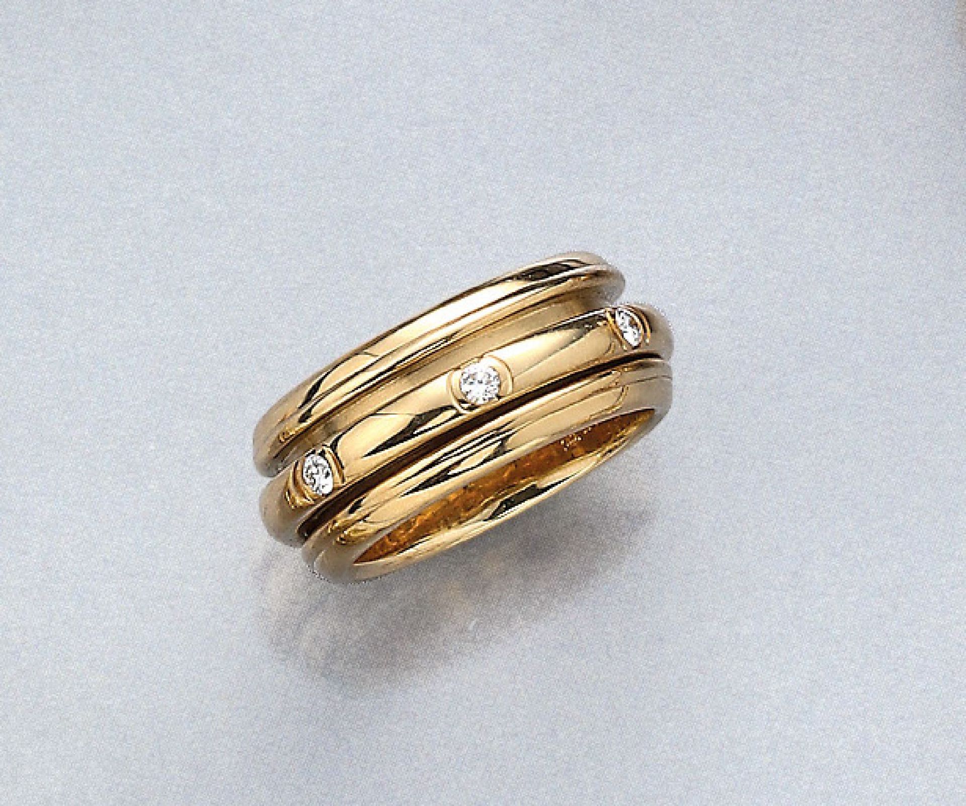 18 kt gold PIAGET ring with brilliants , YG 750/000, middle splint rotatable, with 7 brilliants