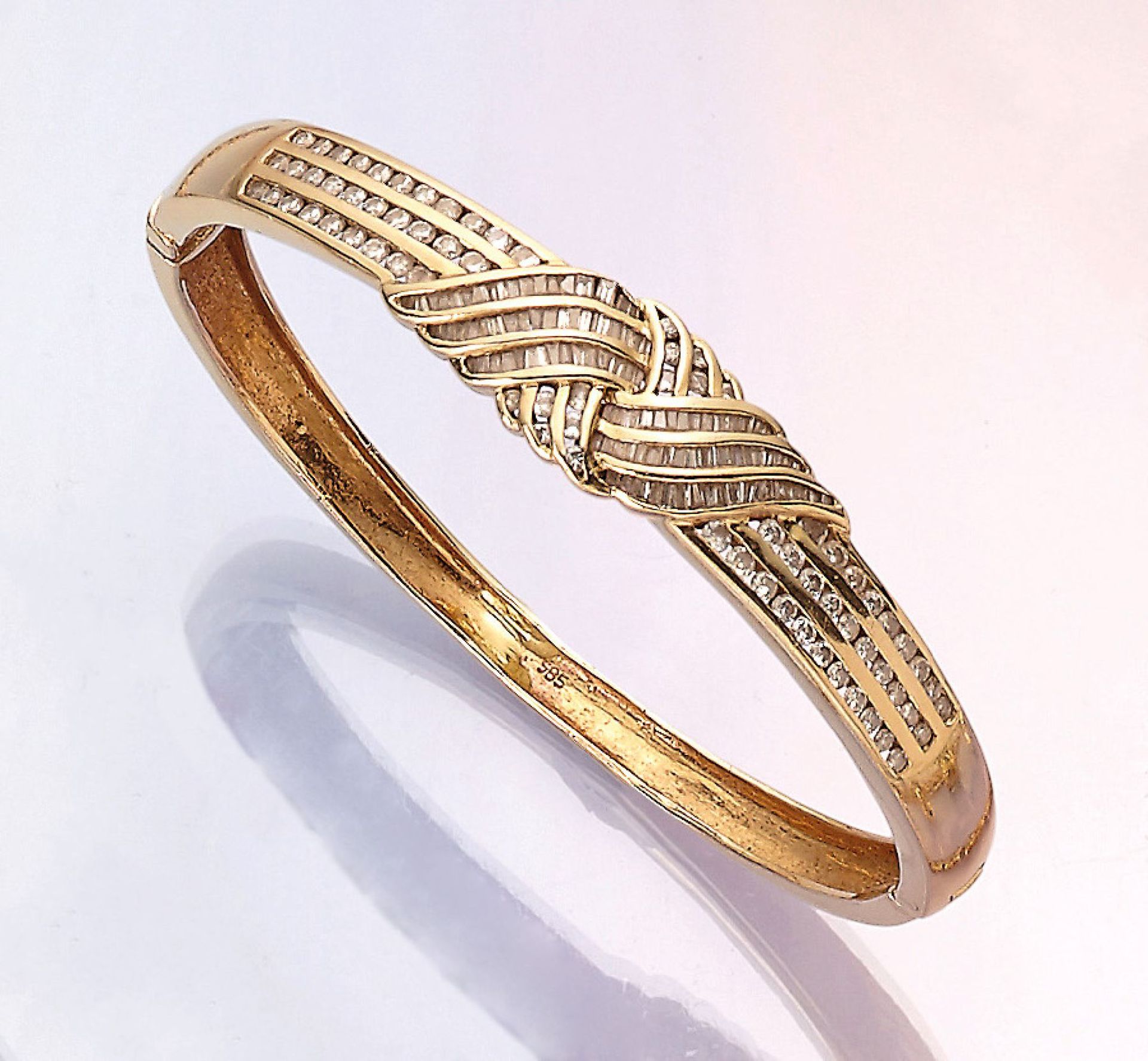 14 kt gold bangle with diamonds , YG 585/000, 72 brilliants and 104 diamond baguettes respectively-