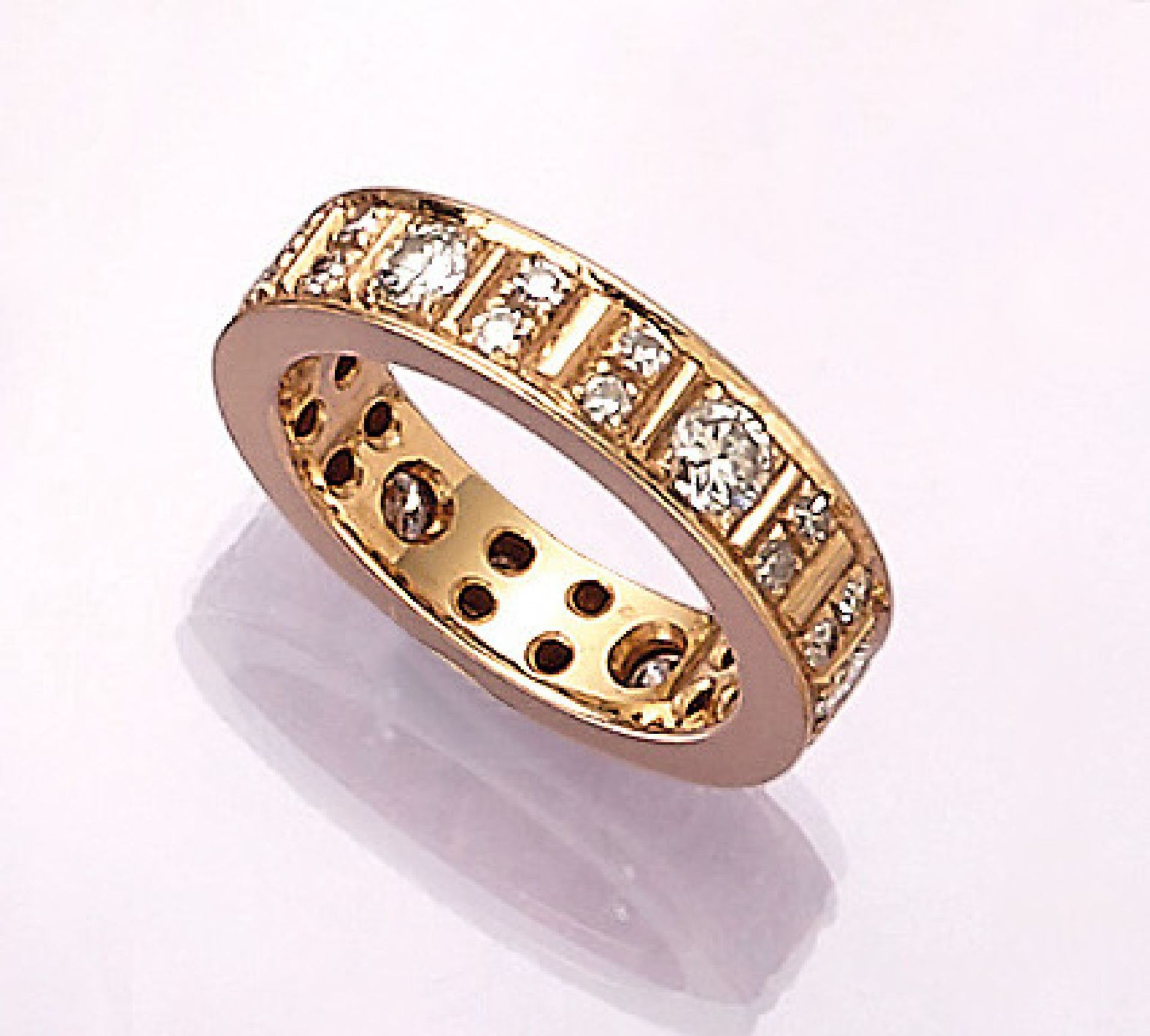 18 kt gold memoryring with brilliants , YG 750/000, 6 brilliants total approx. 0.90 ct Wesselton/