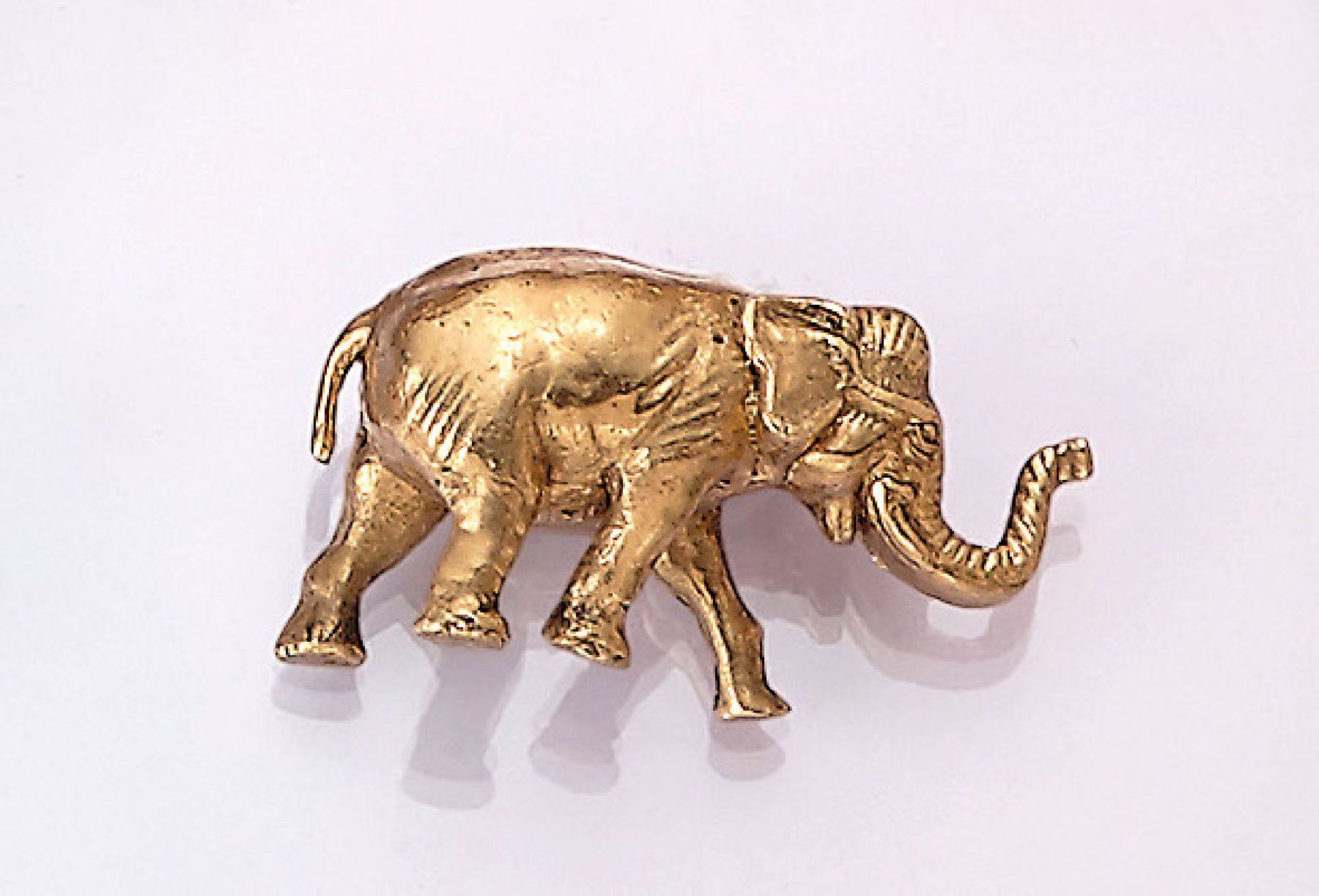 21.6 kt gold sculpture "elephant" , approx. 22.8 g, YG 900/000, naturalistic representation,