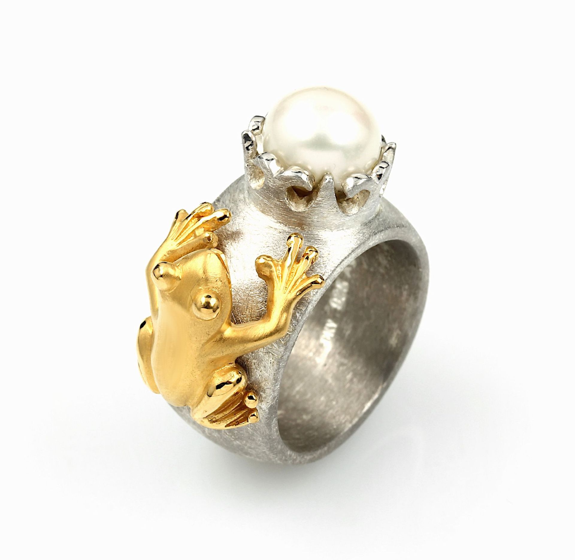 DRACHENFELS ring with cultured fresh water pearl , "frog prince", silver 925, fine engraved, with