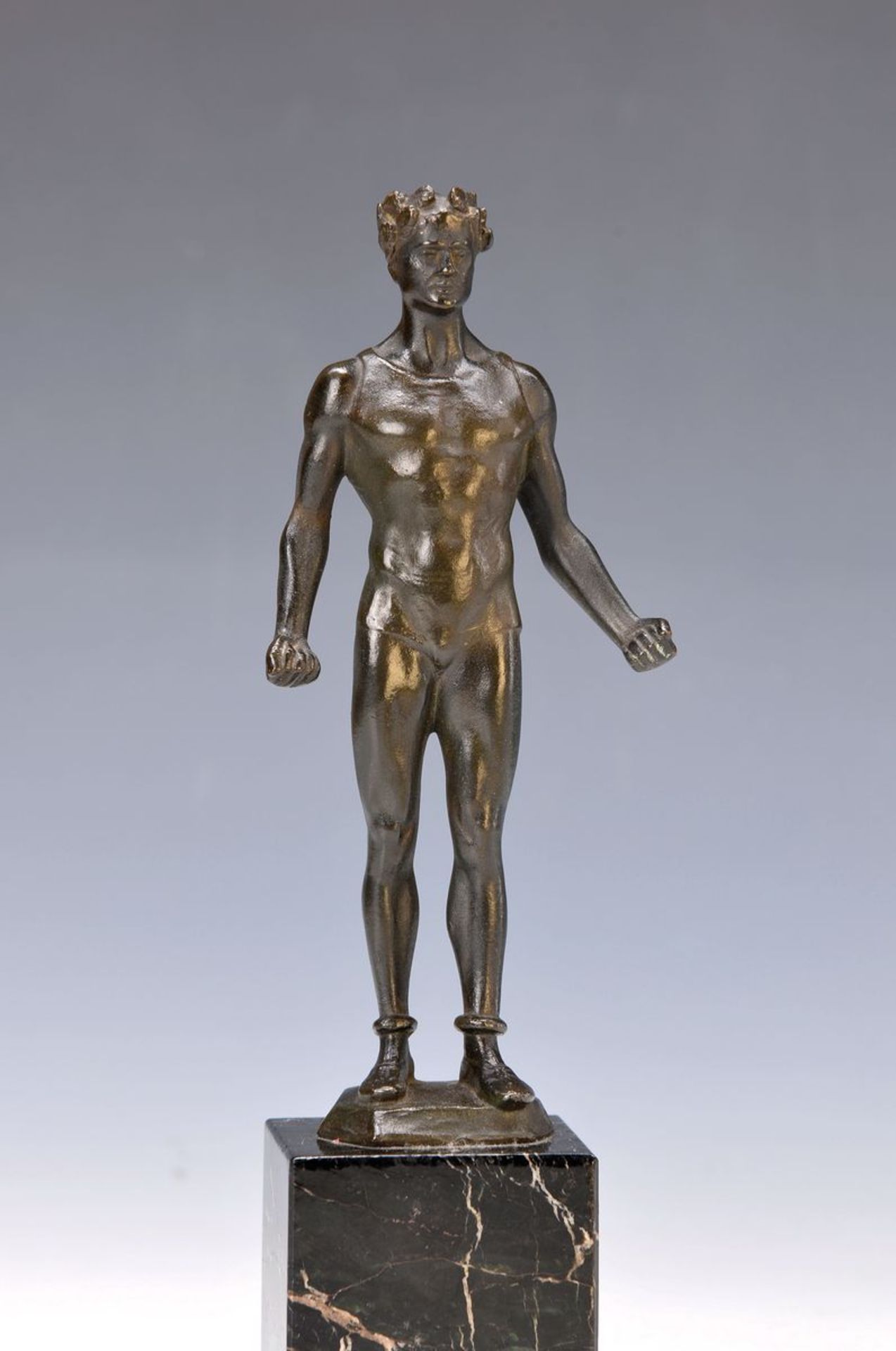 Franz Iffland, 1862-1935, Bronze sculpture on small marble pedestal, antique Sportsman, H. 25 cm