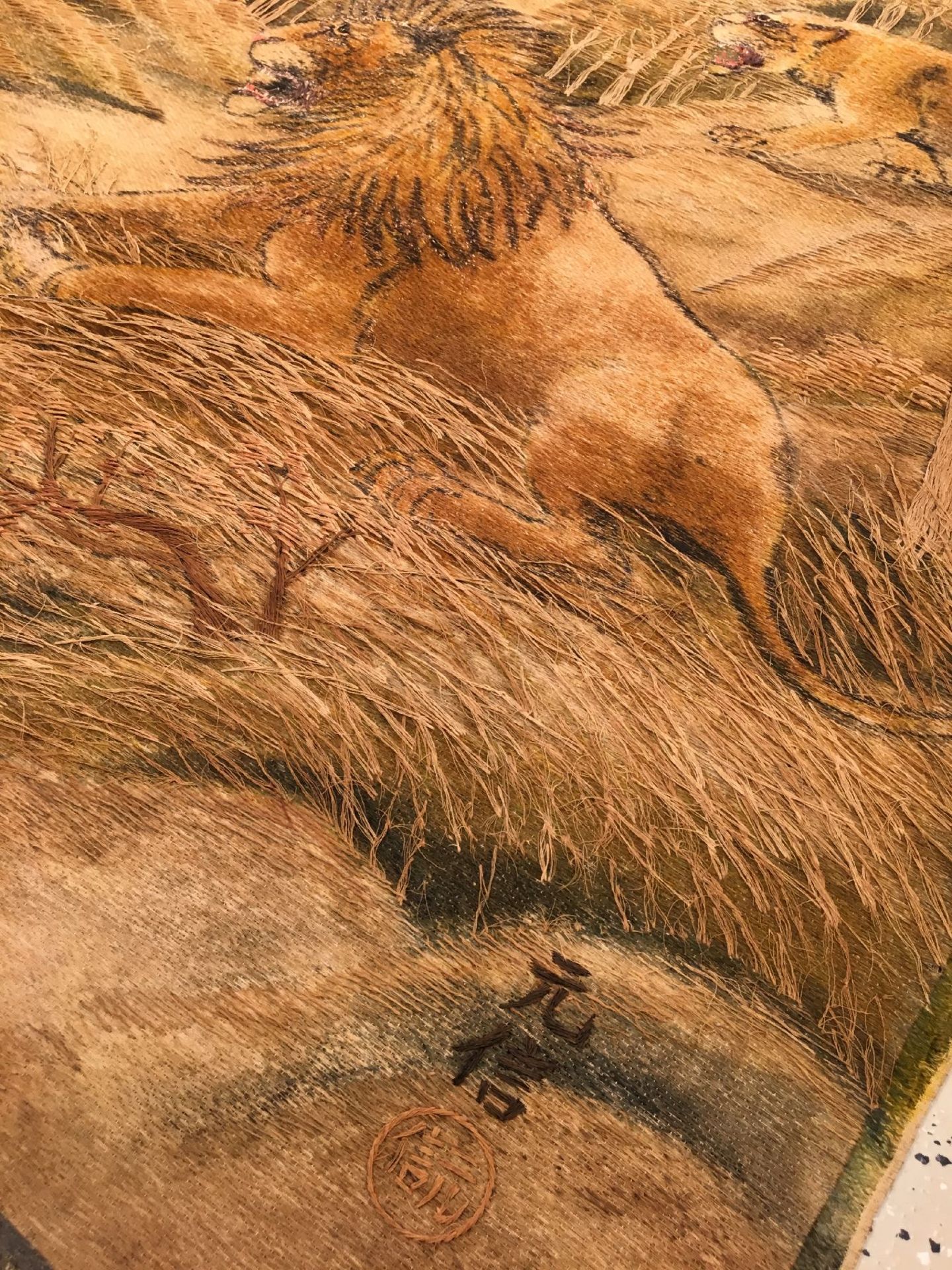 1 Paar Feine "Seidenstickereien" antik (Tiger & Löwen), Japan, 19.Jhd., Seiden- Baumwollstickerei - Bild 5 aus 10