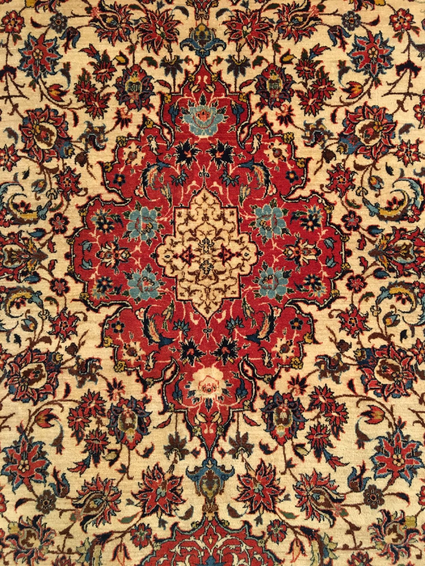 Sehr feiner Esfahan alt (Part-Silk), Zentralpersien, um 1910/1920, Korkwolle mit Seiden-Highlights - Bild 2 aus 10