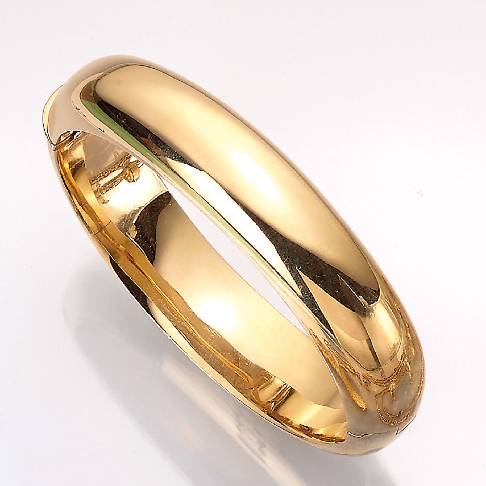 14 kt gold bangle , approx. 36.9 g, YG 585/000, bombiert, polished, diam. approx. 6.2x 5.5 cm