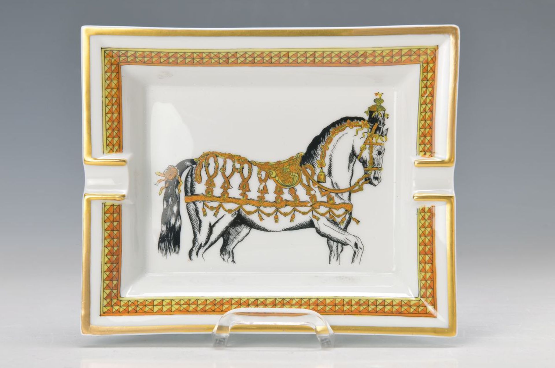 ash-tray, Hermes Paris, porcelain, with horse motif, gold rim, approx. 4x18x15.5cm