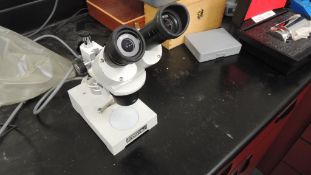 Microscope