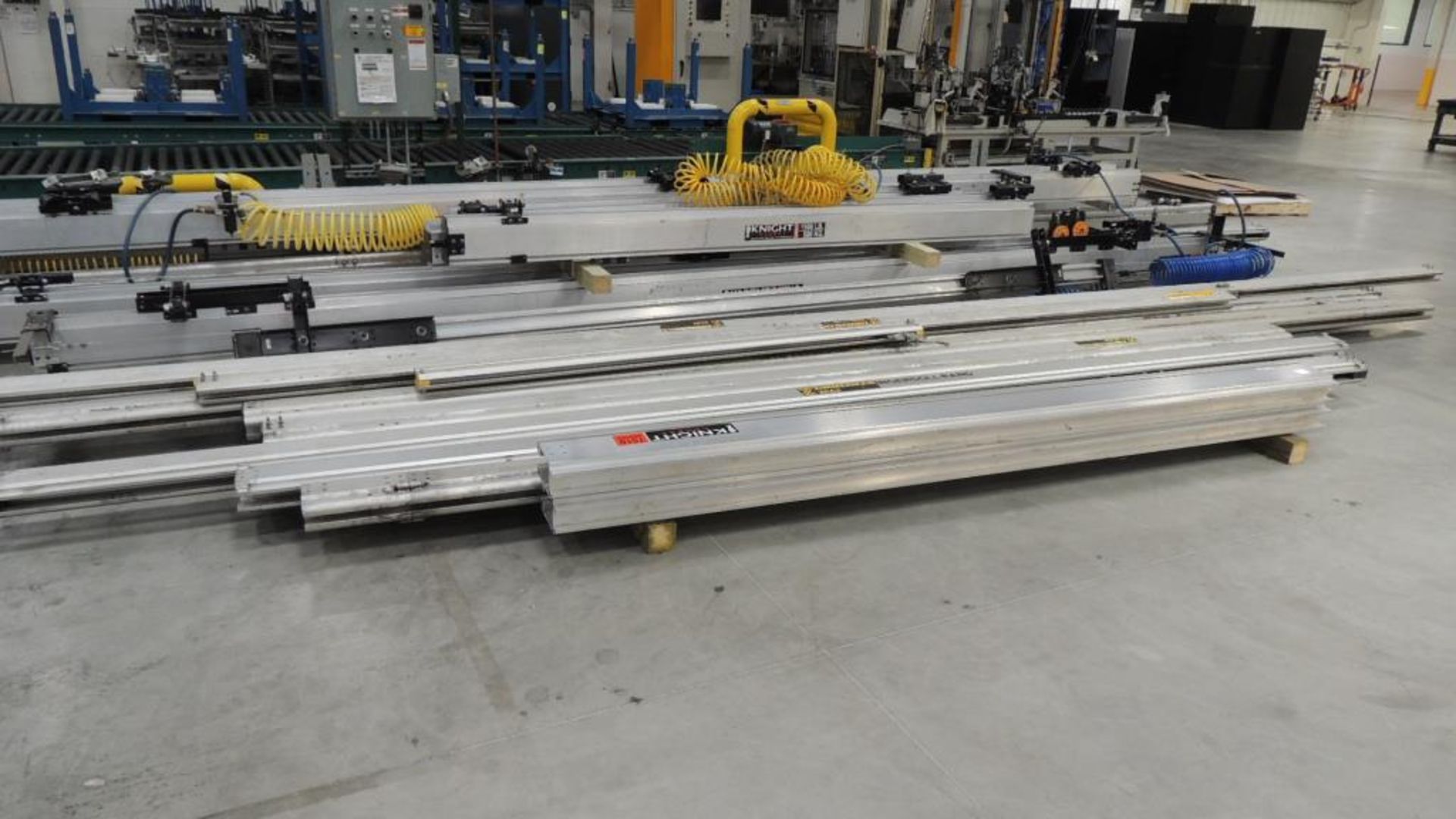 Plastic Z Rails IR, Knight Global Lot: Pneumatic Z rails from 500lb capacity to 1500lb ...