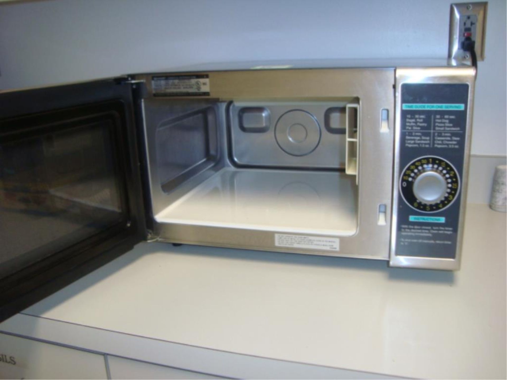 Kitchen Appliances - Image 3 of 6