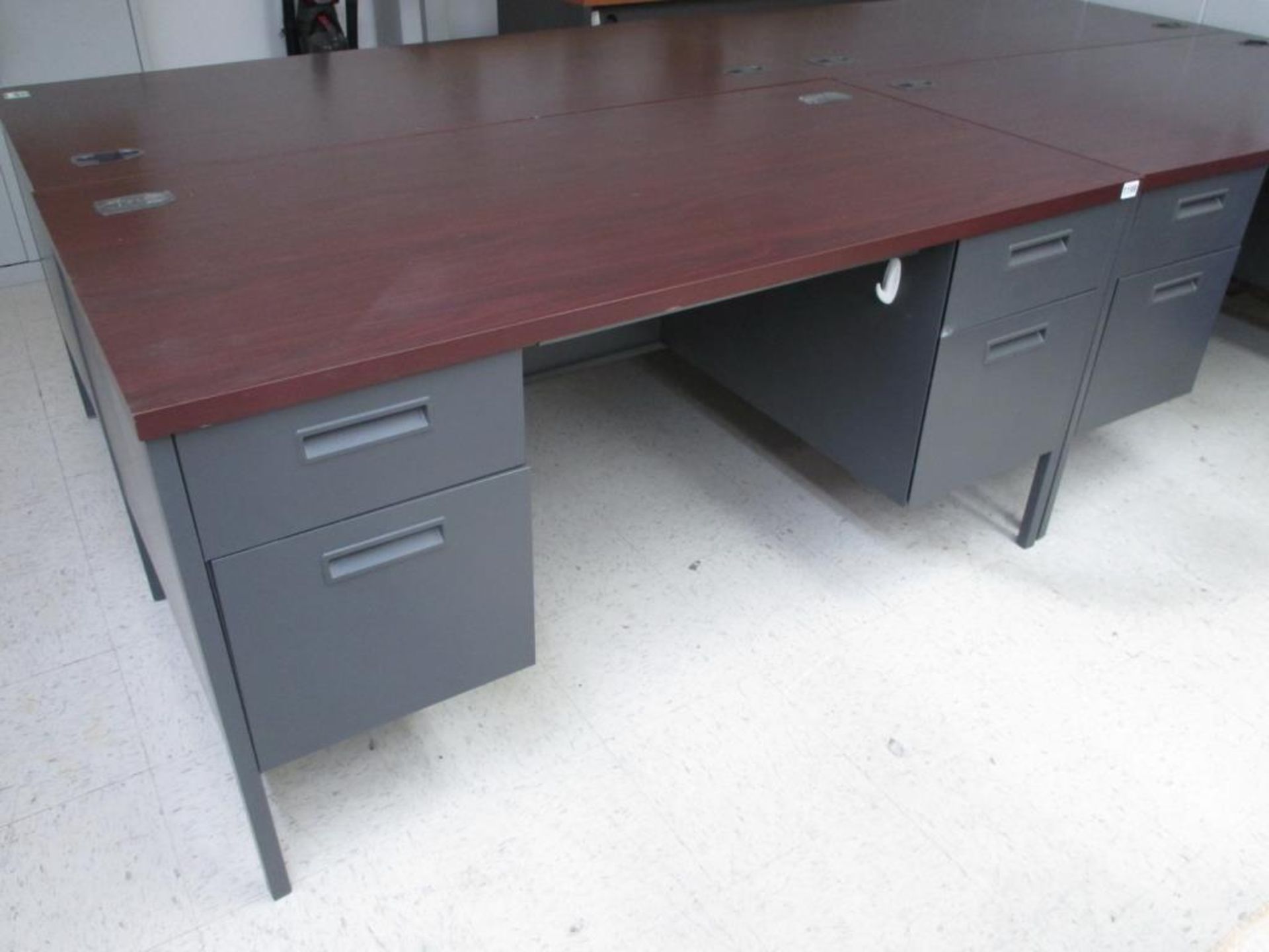 Office Desks - Image 2 of 3